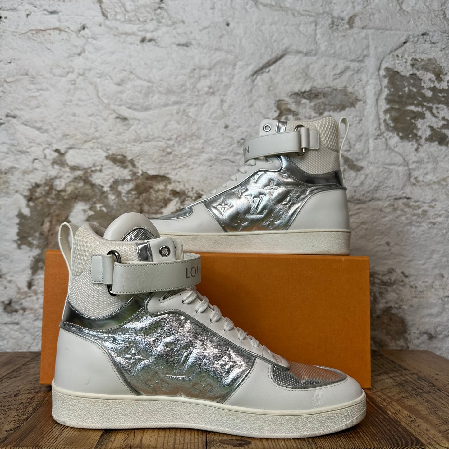 Louis Vuitton High Silver Monogram Rivoli Sneaker Sz 7 (40)