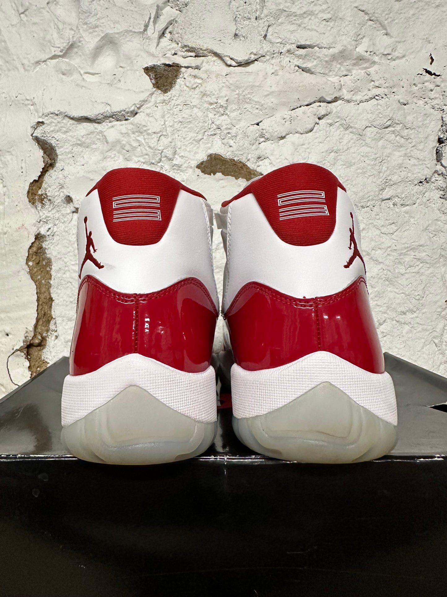 Air Jordan 11 High Cherry Sz 9.5