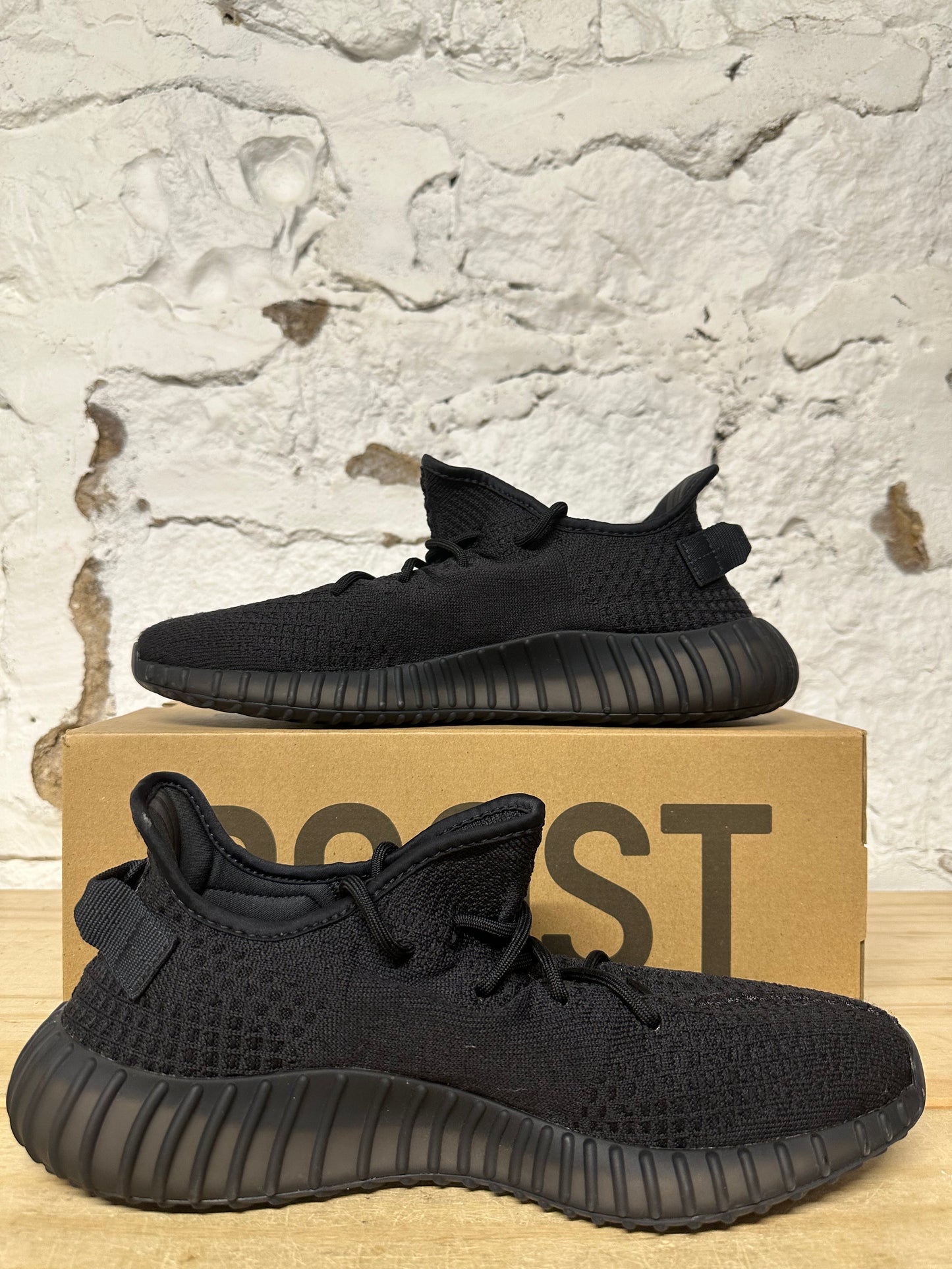 Yeezy 350 V2 Onyx Sz 12