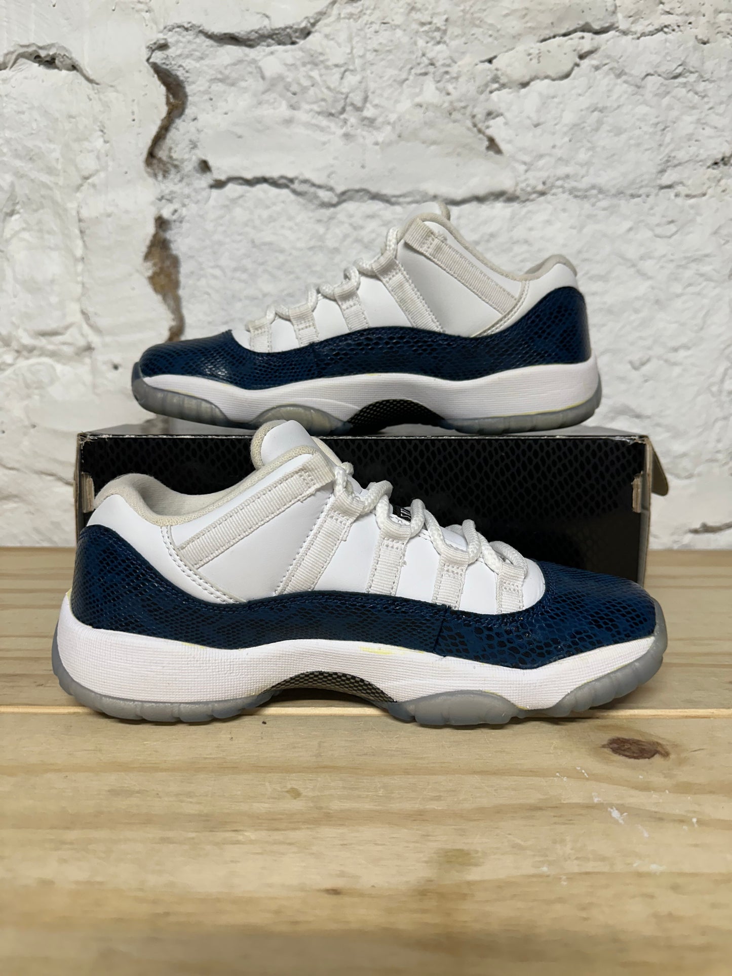 Air Jordan 11 Low Navy Snakeskin Sz 6.5Y