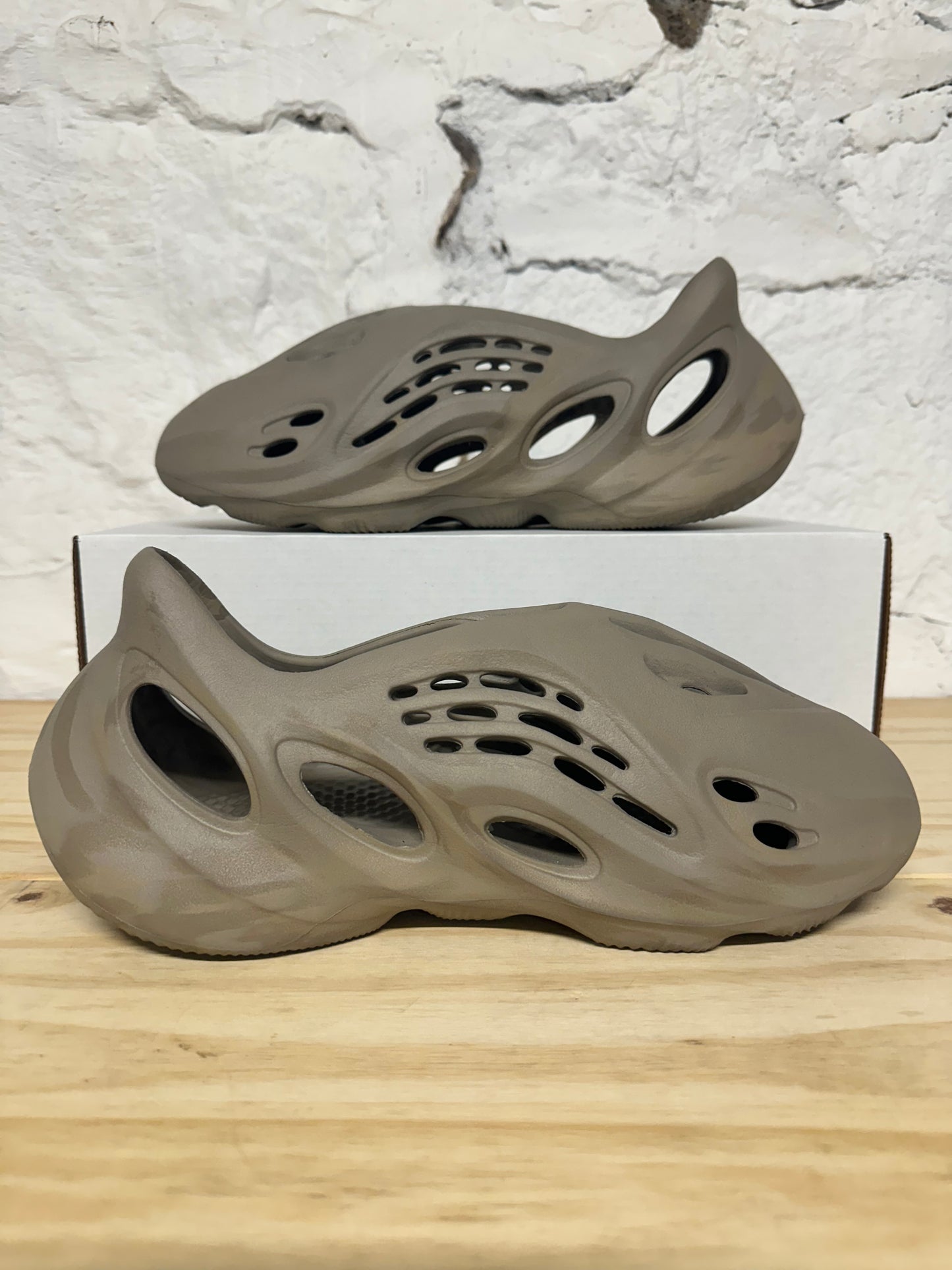 Yeezy Foam RNNR Stone Sage Sz 10