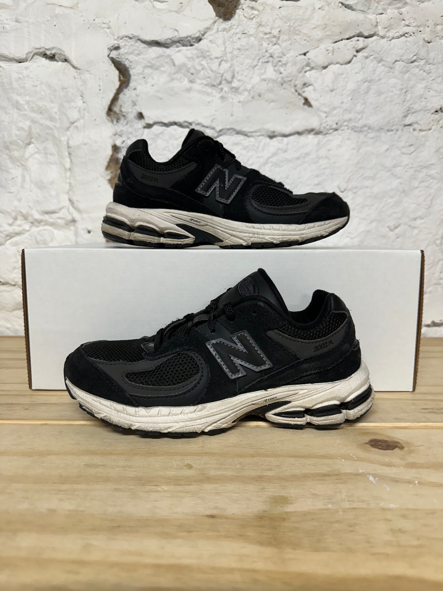 New Balance 2002R Black Phantom Sz 3Y