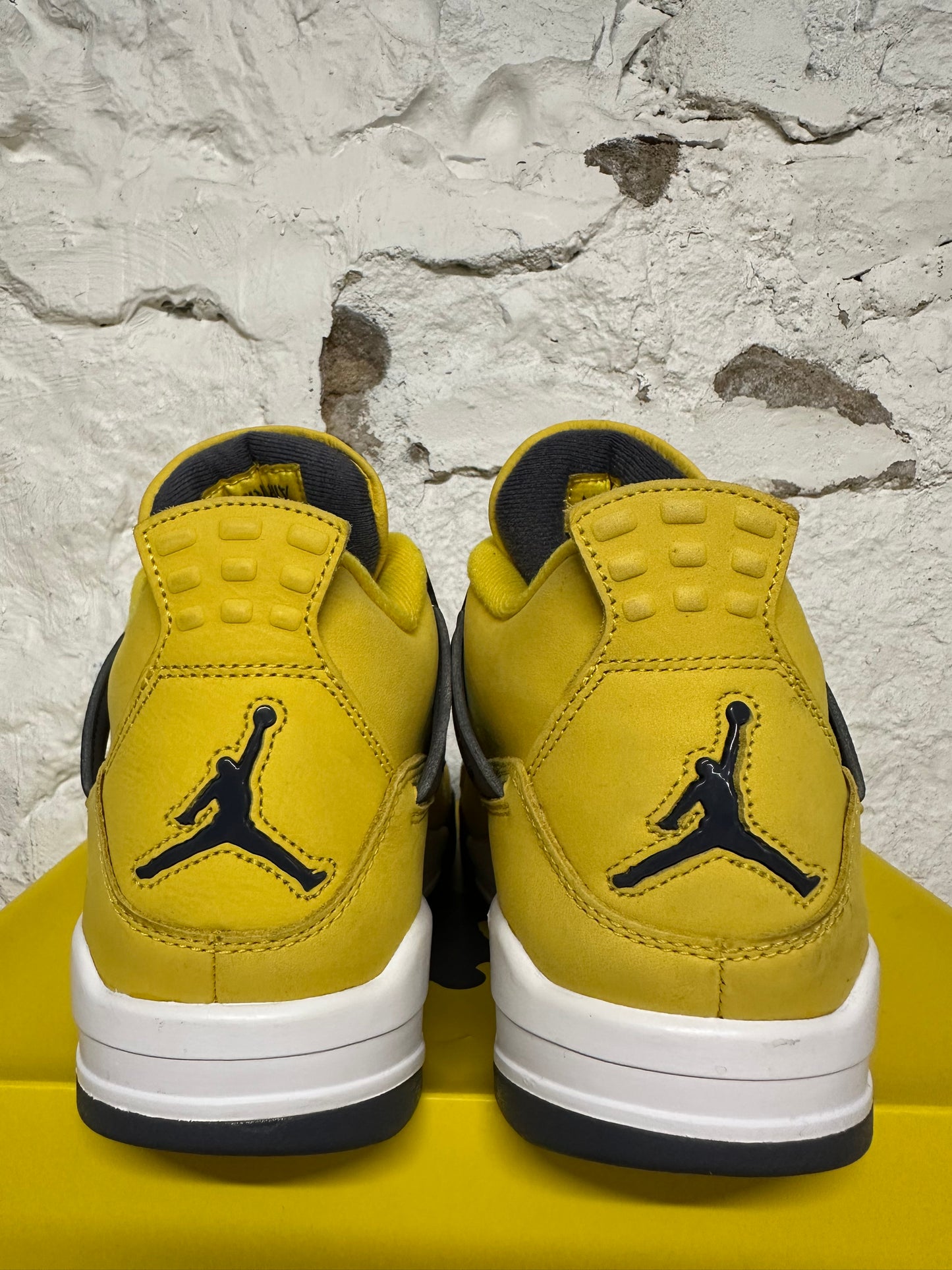 Air Jordan 4 Lightning Sz 9