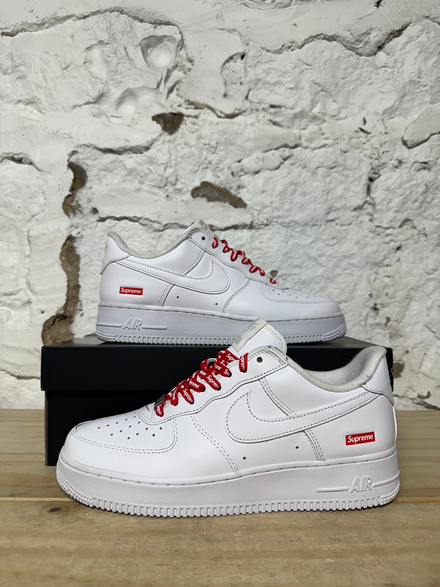 Nike Air Force 1 Low Supreme White Sz 9
