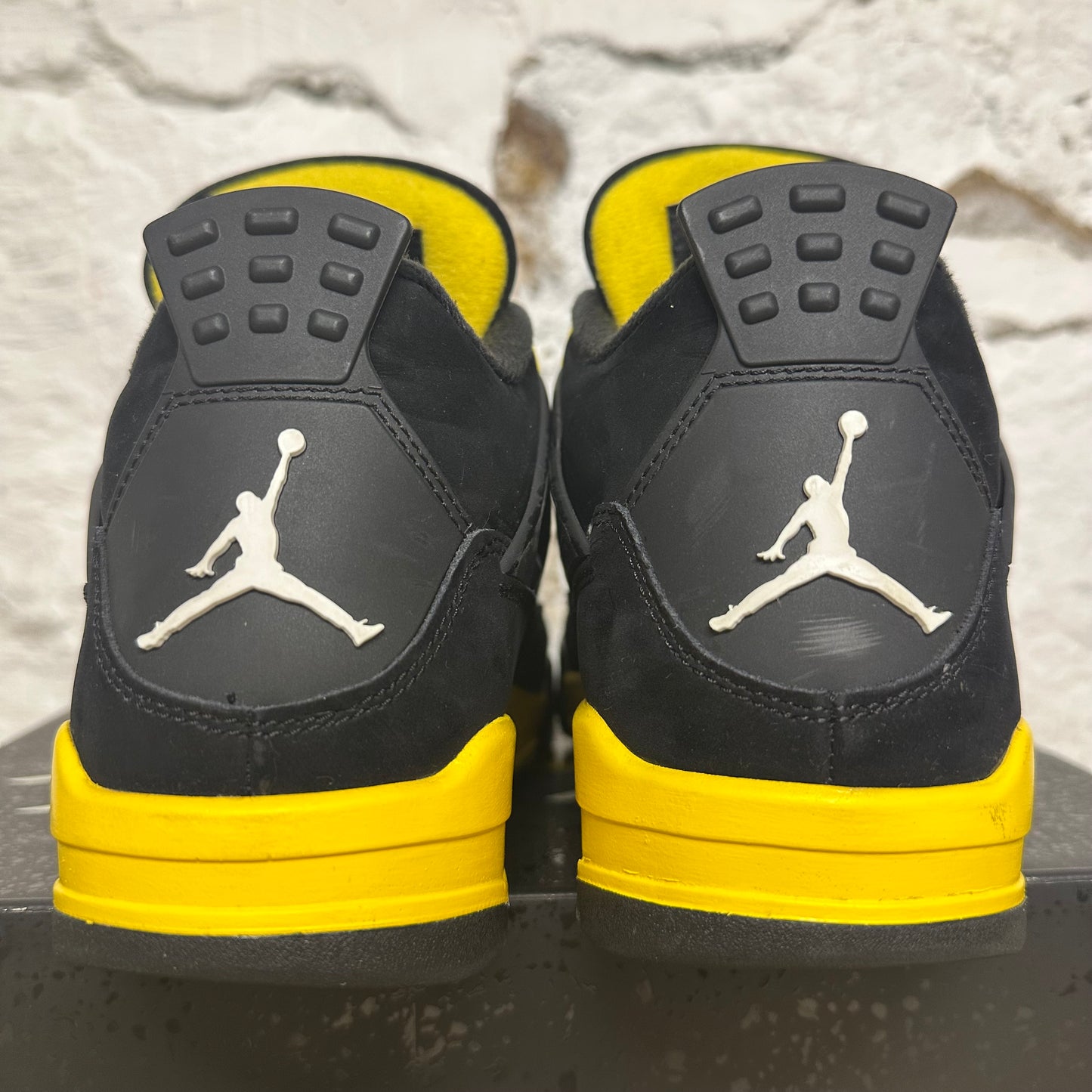 Air Jordan 4 Thunder (2023) Sz 8.5