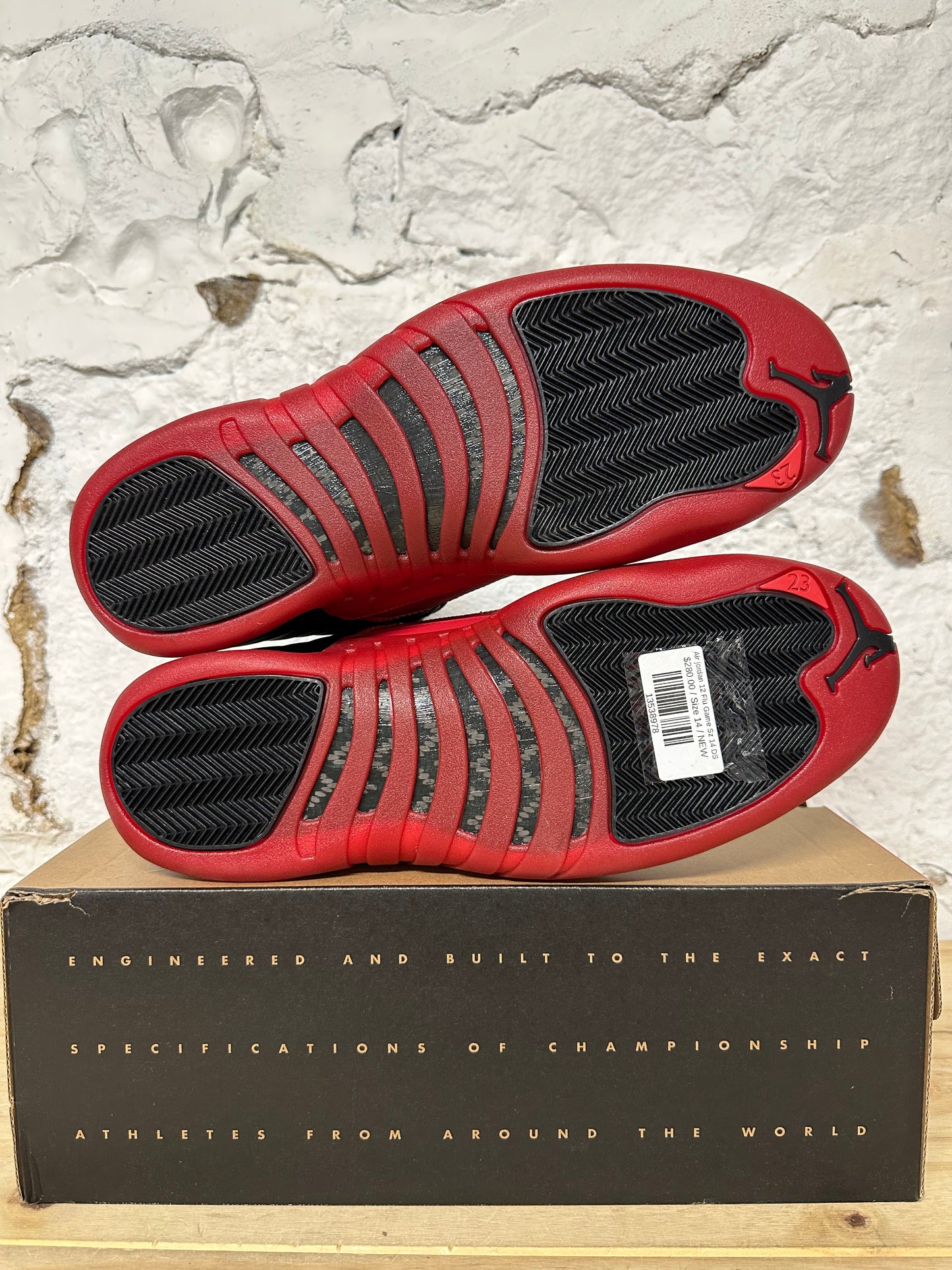 Air jordan 12 Flu Game Sz 14 DS