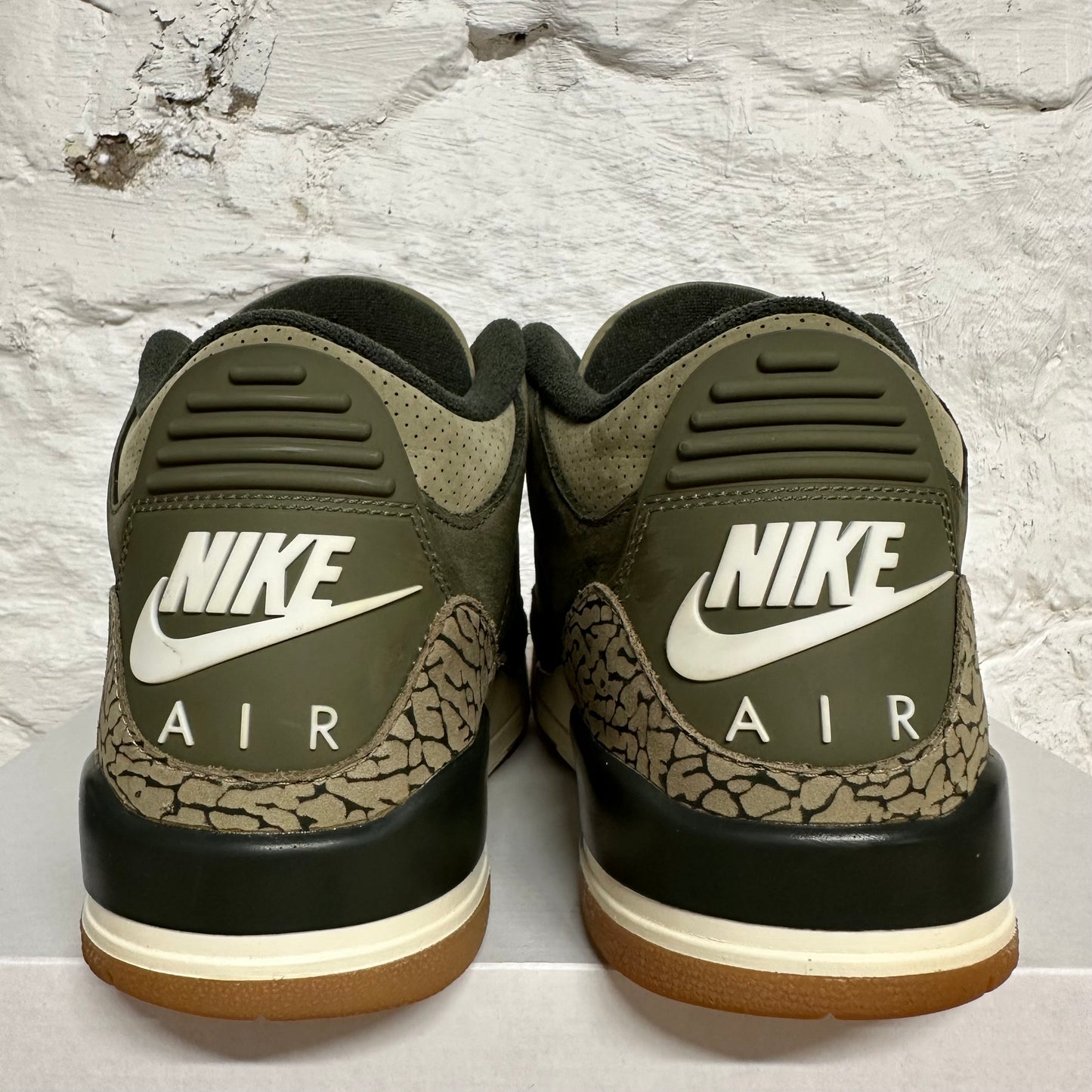 Air Jordan 3 Family Affair Sz 9