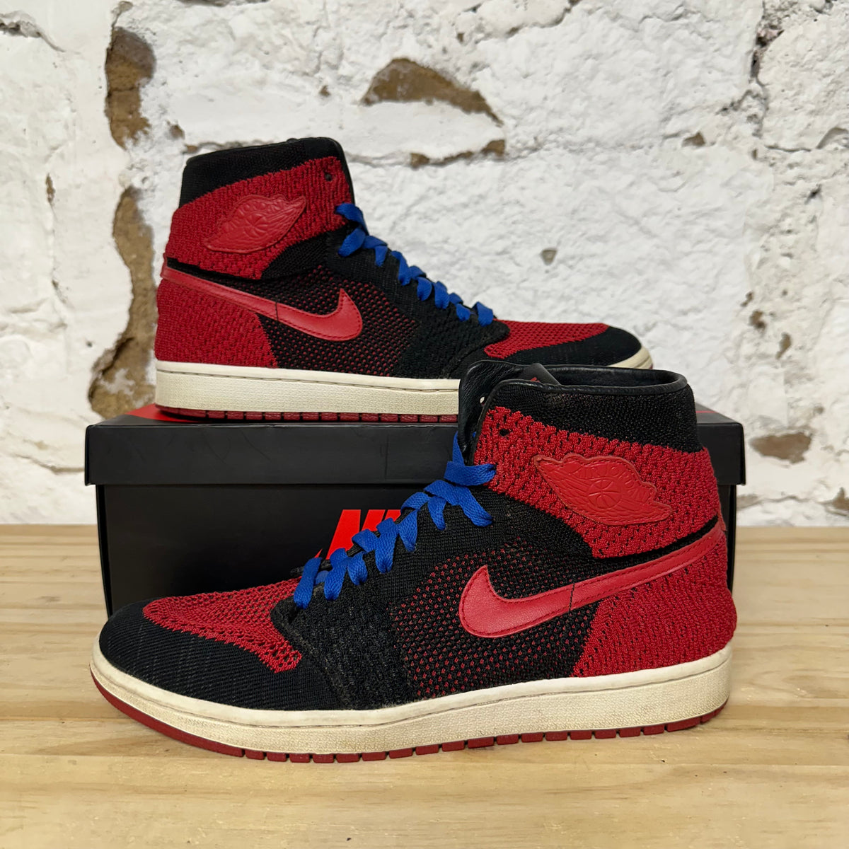 Air Jordan 1 High Flyknit Bred Sz 9