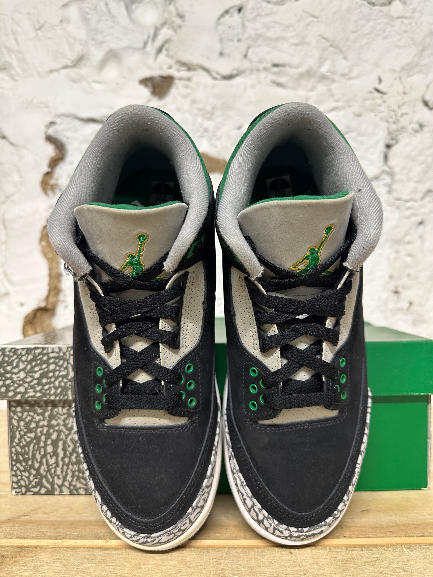 Air Jordan 3 Pine Green Sz 7