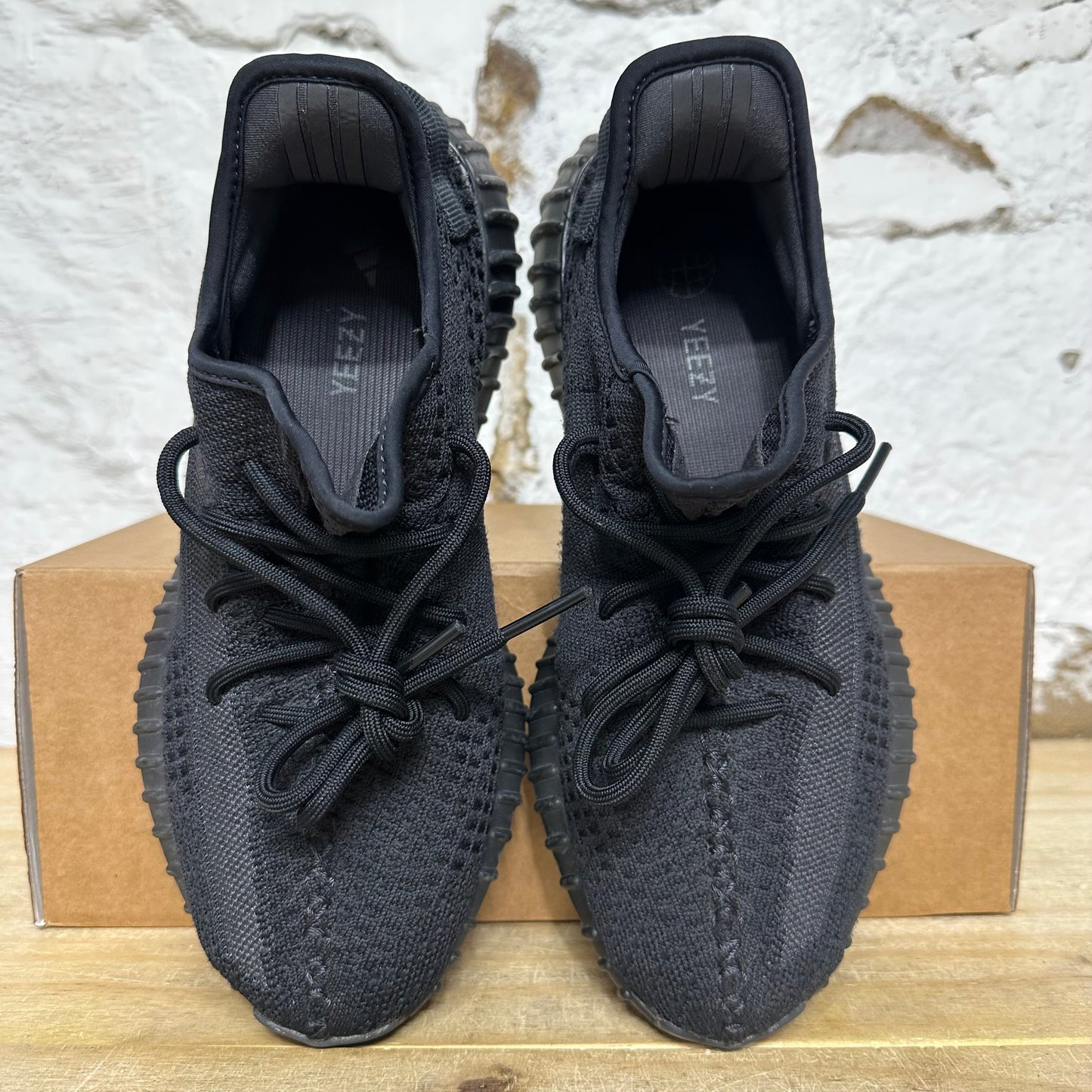 Yeezy 350 V2 Onyx Sz 8.5