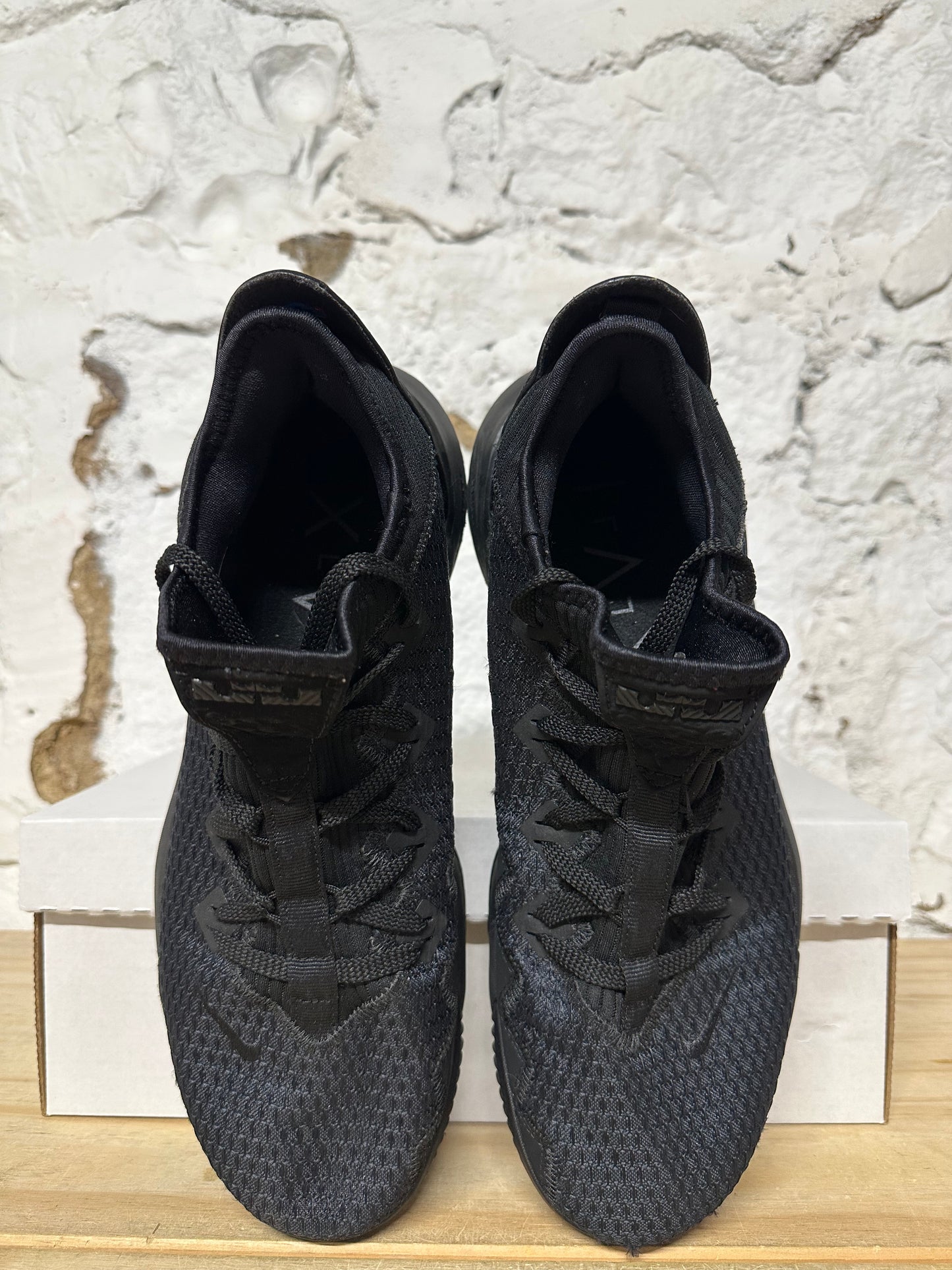 Nike LeBron 16 Low Triple Black Sz 10.5