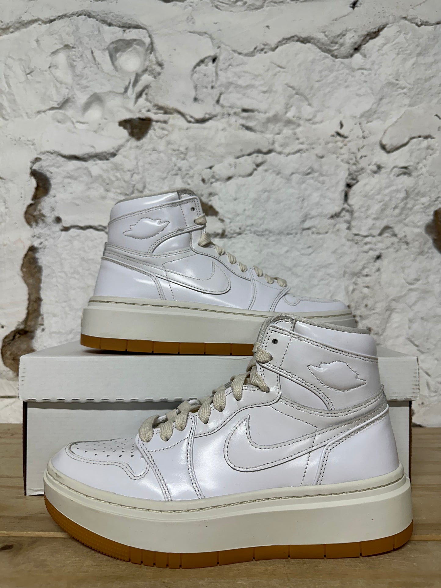 Air Jordan 1 Elevate White Gum Sz 7 (8.5W)