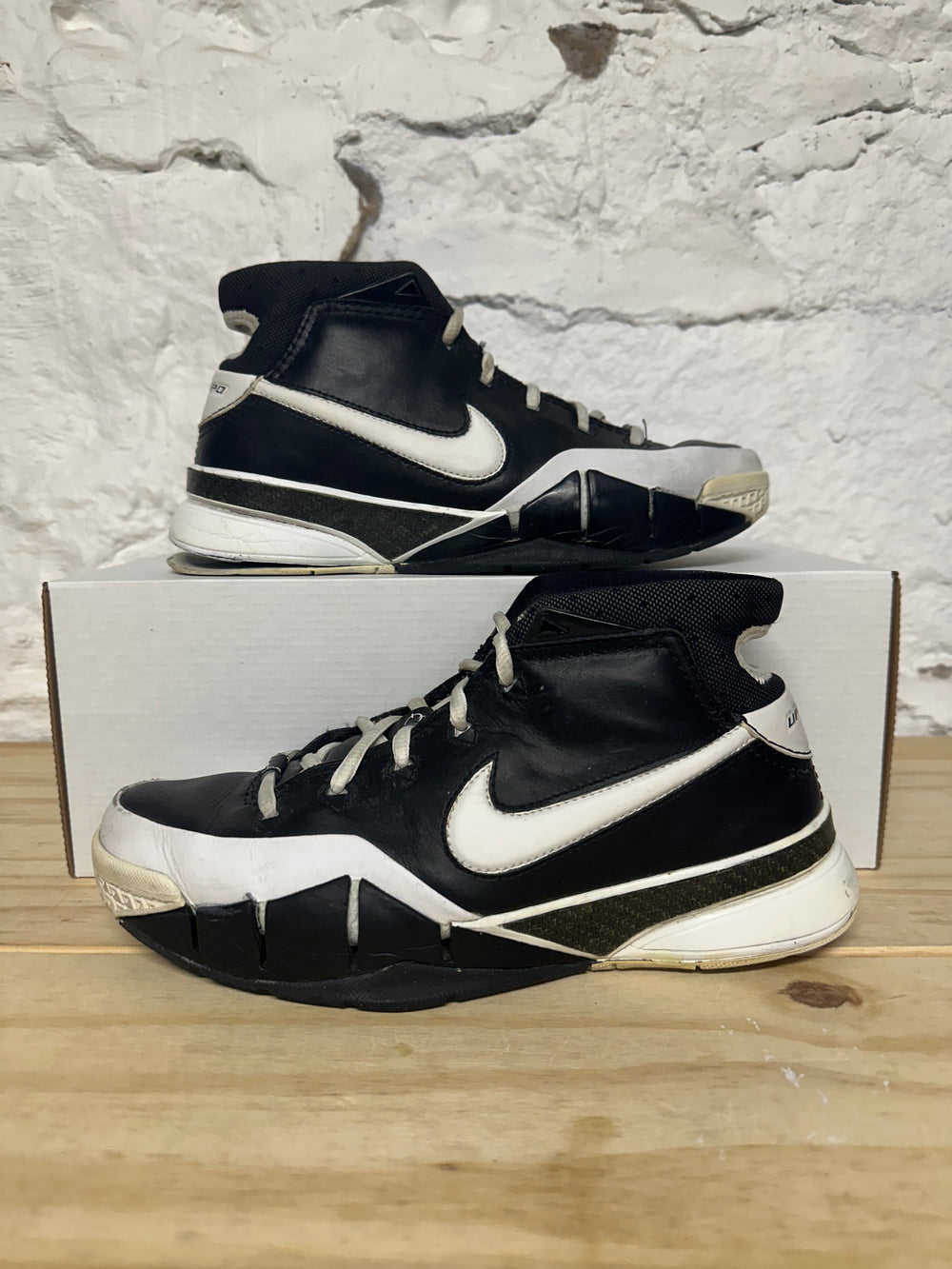 Nike Kobe 1 Sharpshooter Sz 6.5Y