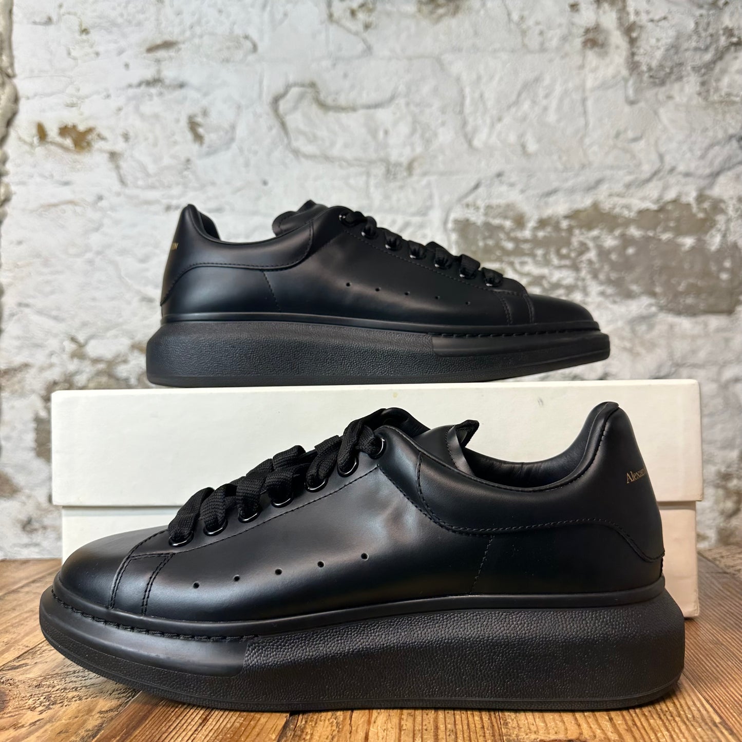 Alexander Mcqueen Triple Black Sneaker Sz 9 (42)