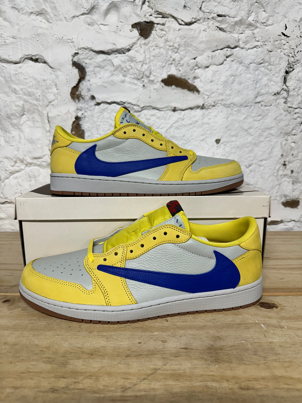 Air Jordan 1 Low Travis Scott Canary Sz 12.5 (14W) DS