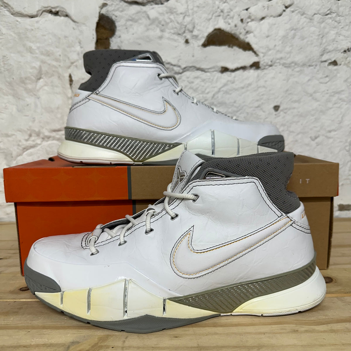 Nike Zoom Kobe 1 White Shark Sz 10