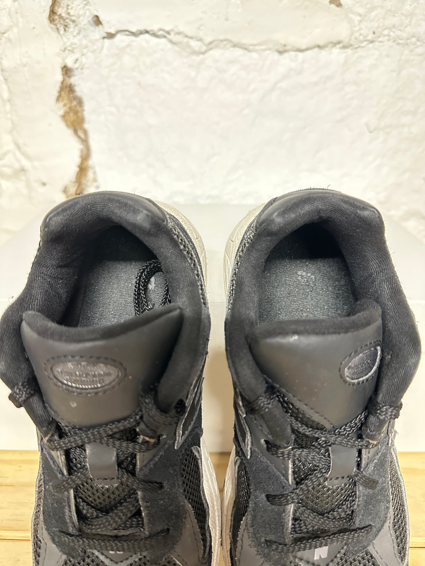 New Balance 2002R Black Phantom Sz 3Y