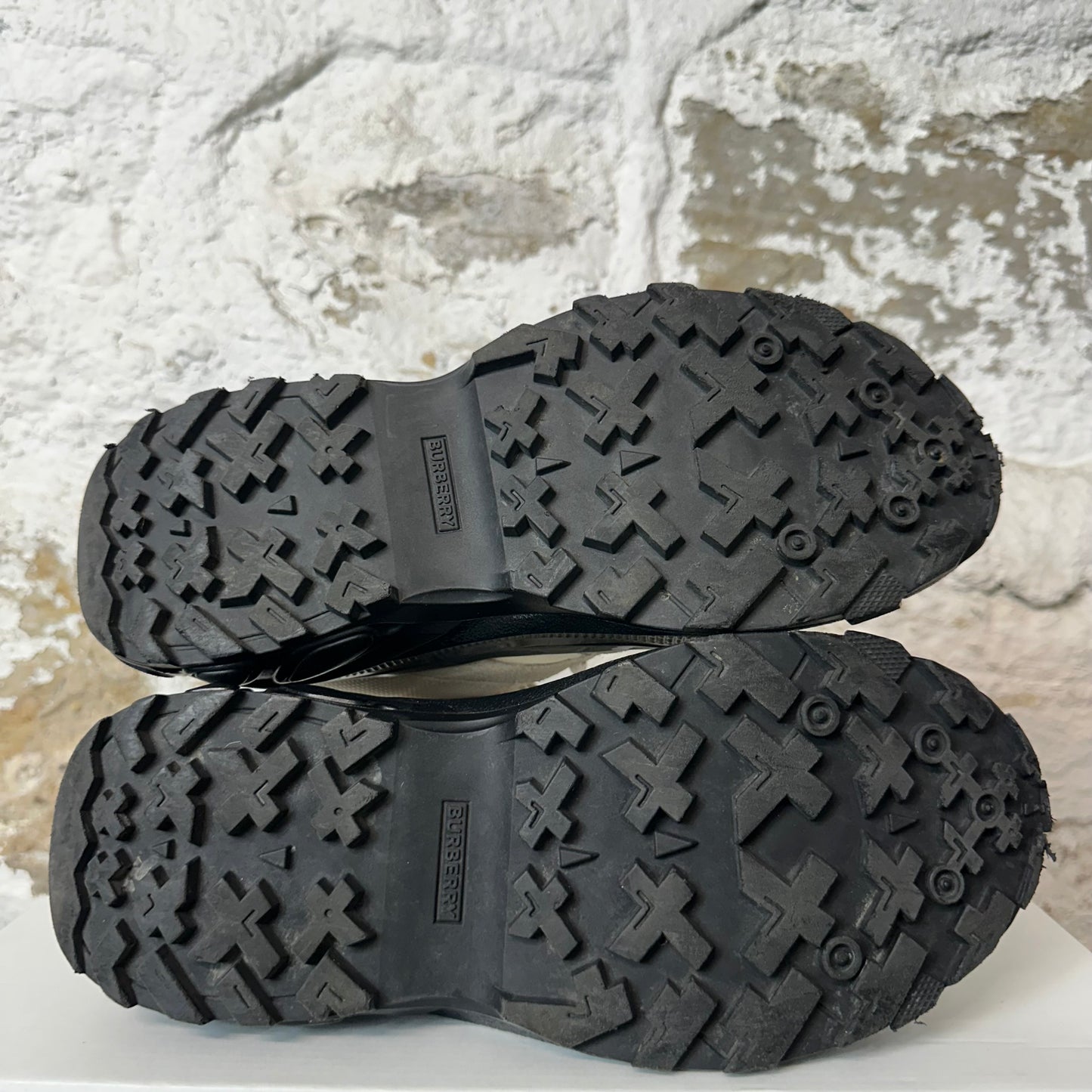 Burberry Arthur Gray Black Sneaker Sz 6 (38.5) No Box