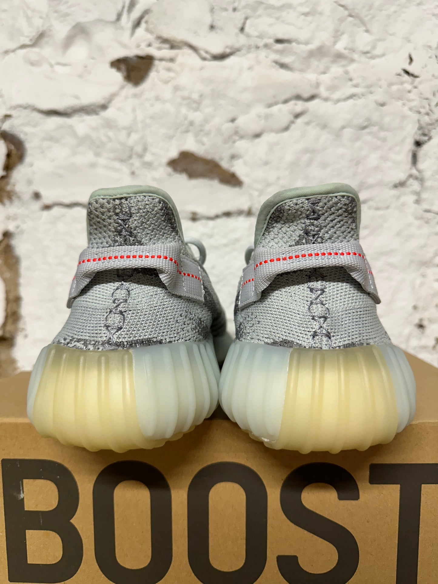 Yeezy 350 V2 Blue Tint Sz 11 DS