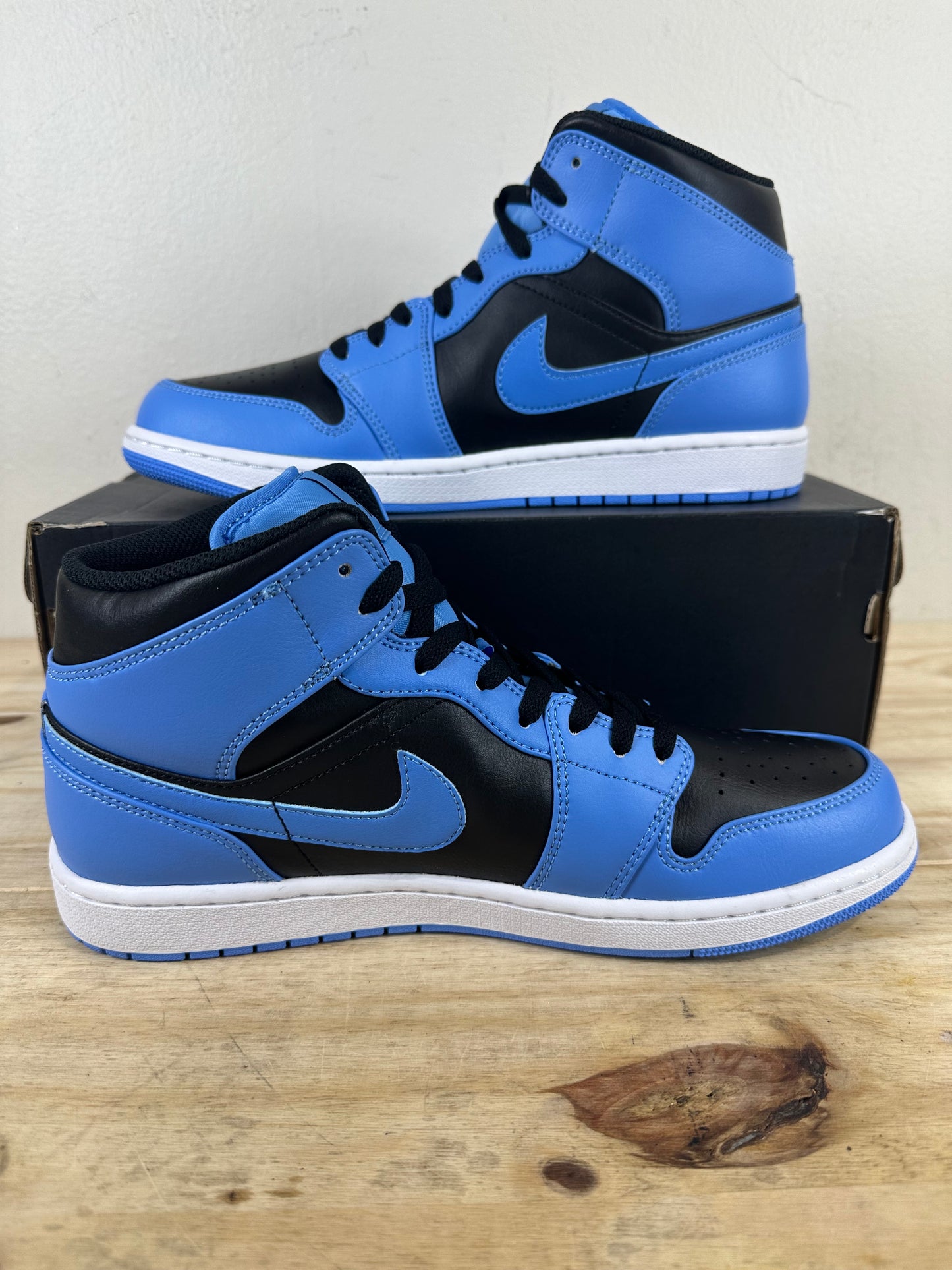 Air Jordan 1 Mid University Blue Black Sz 10.5 DS