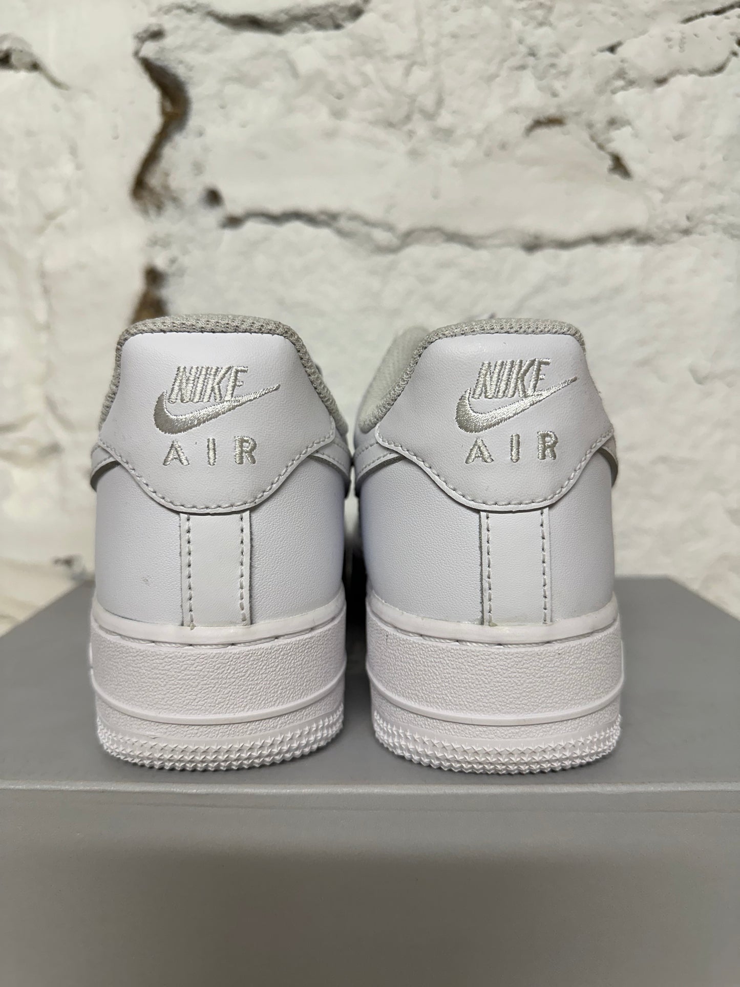 Nike Air Force 1 Low Triple White Sz 6 DS