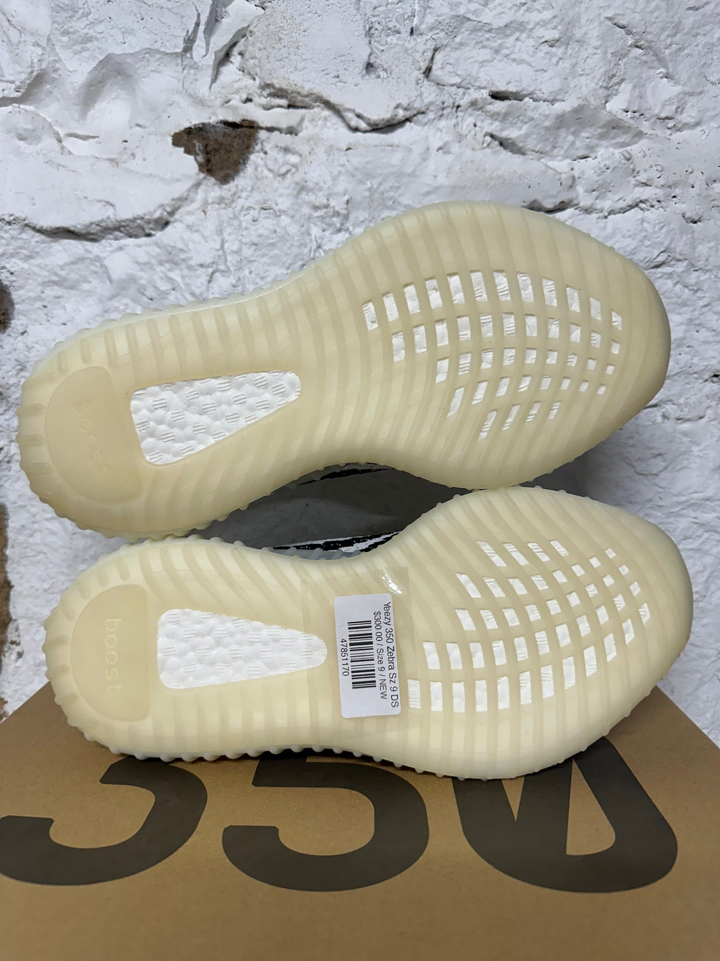 Yeezy 350 V2 Zebra Sz 9 DS