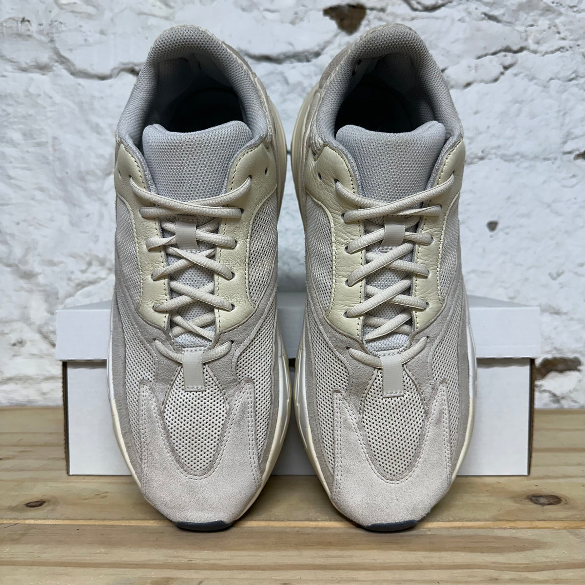 Yeezy 700 Analog Sz 12.5