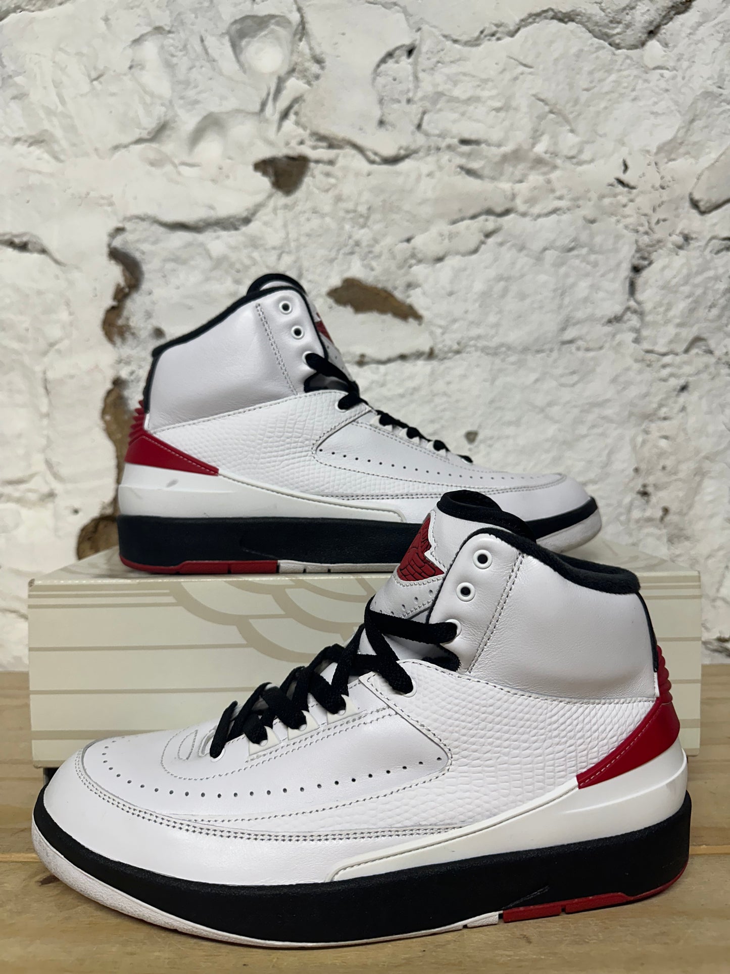 Air Jordan 2 Chicago Sz 9.5