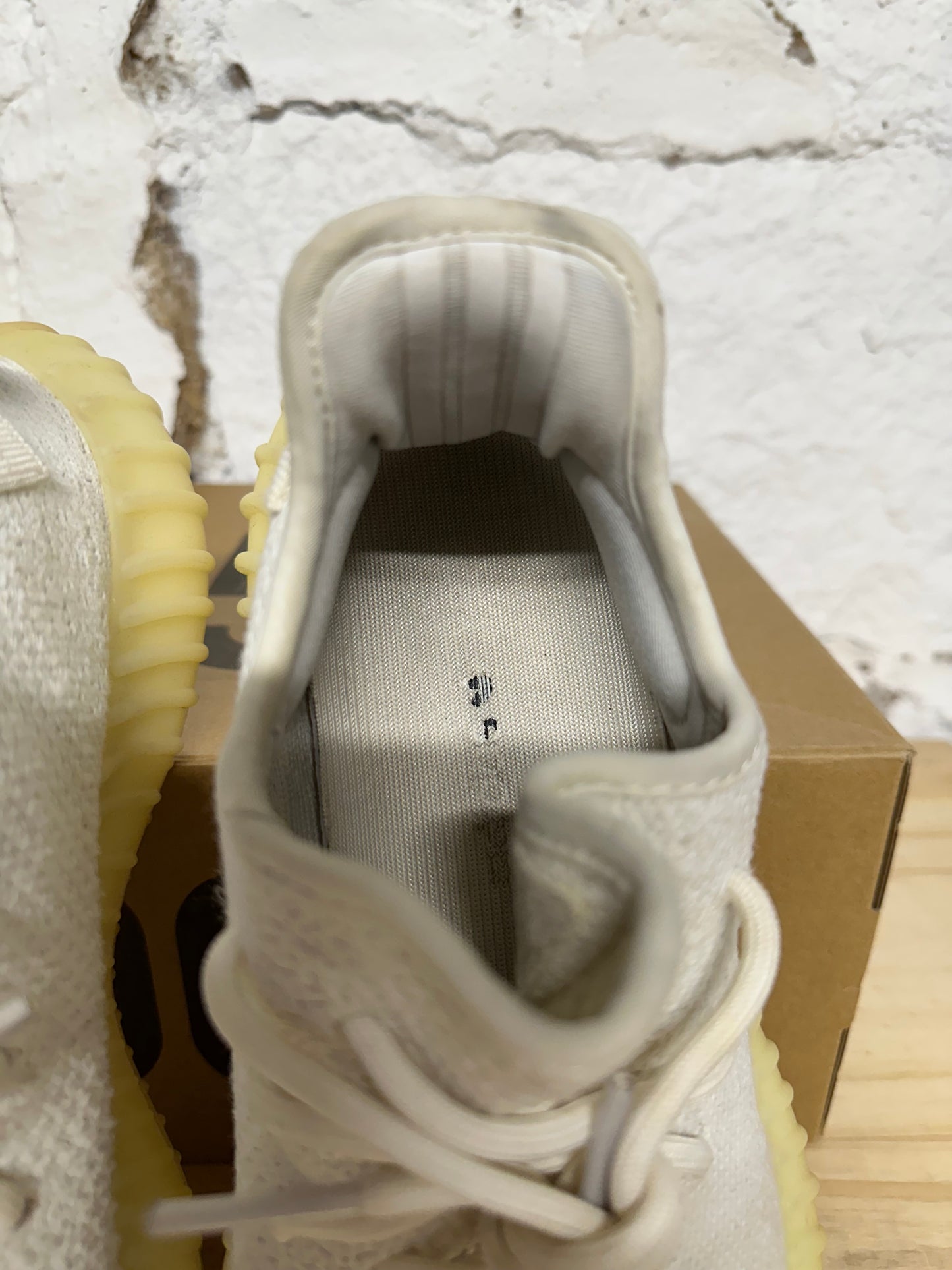 Yeezy 350 V2 Cream Sz 7.5