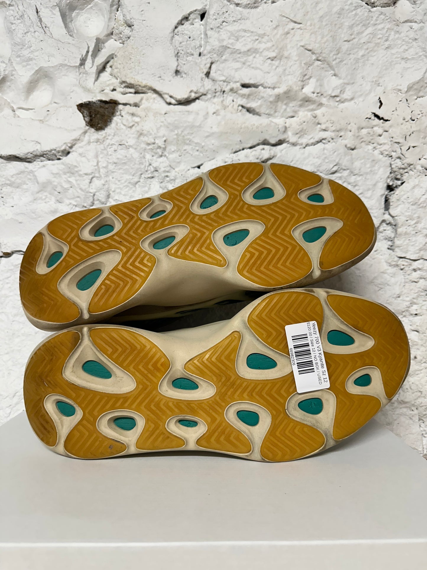 Yeezy 700 V3 Kyanite Sz 12