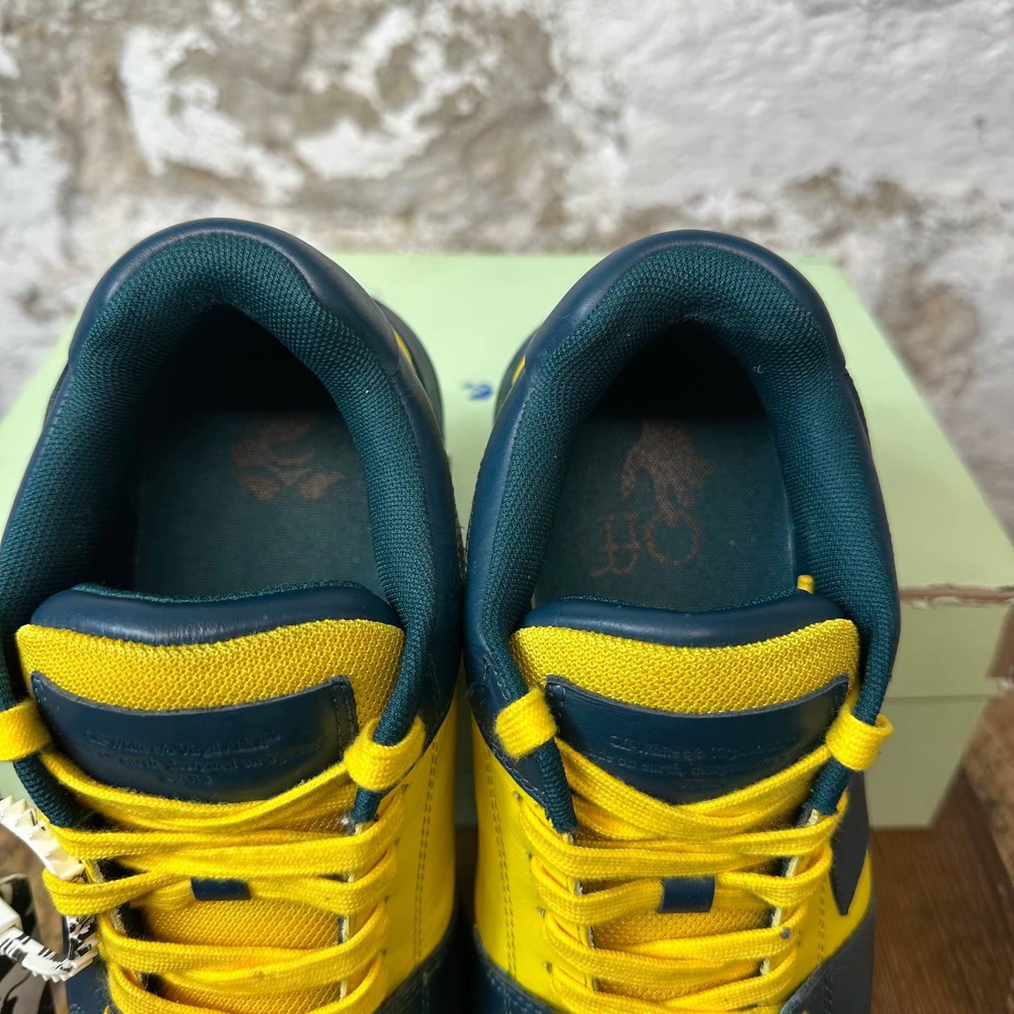 Off-White Out Of Office Yellow Navy Sz 7 (40)