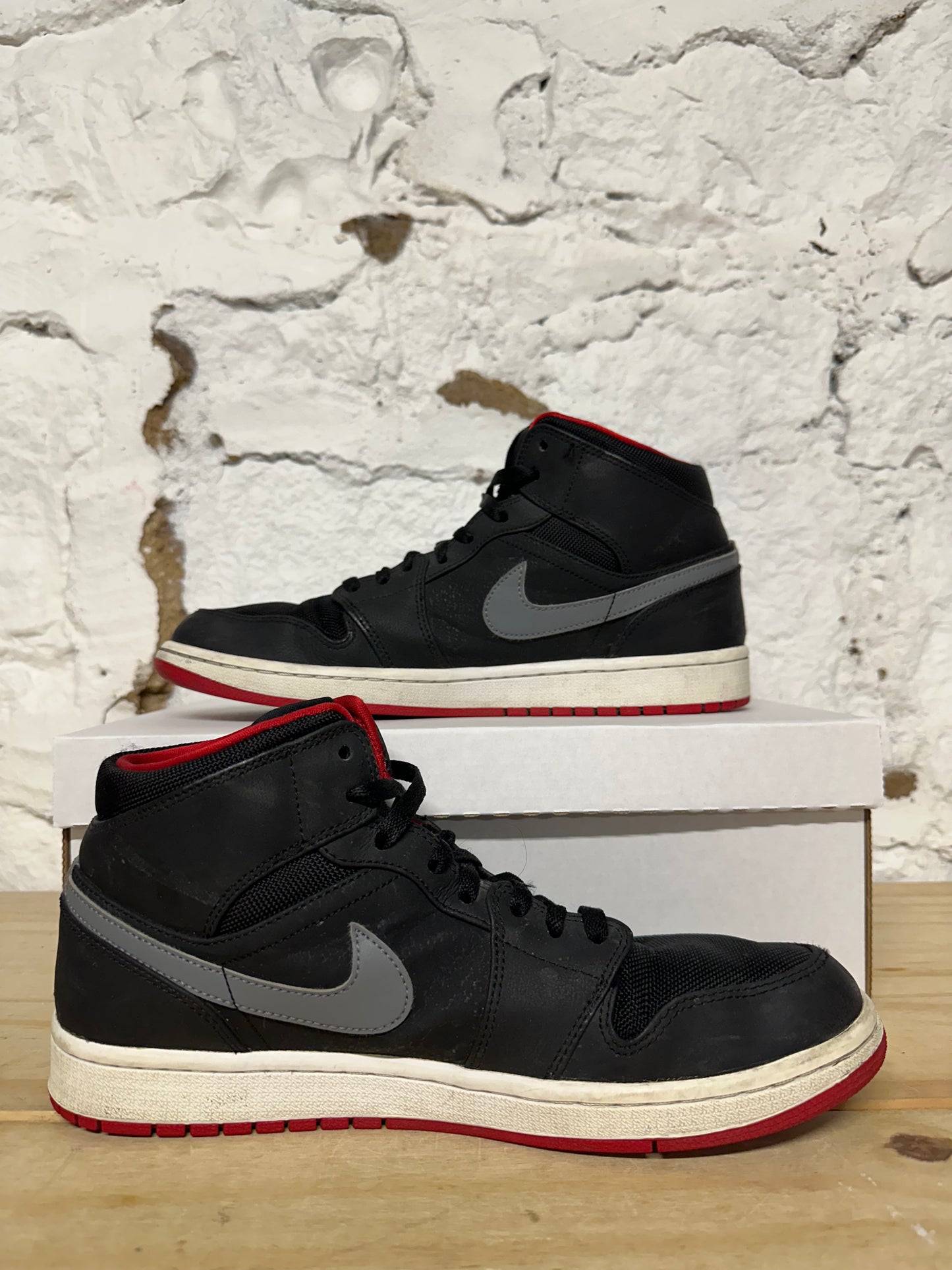 Air Jordan 1 Mid Cool Grey Gym Red Sz 10.5