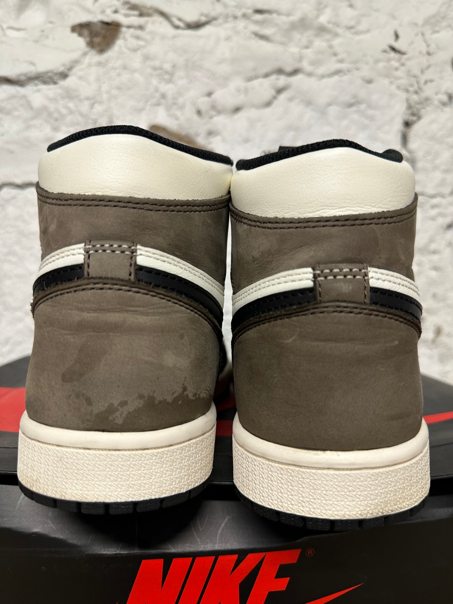 Air Jordan 1 High Mocha Sz 8