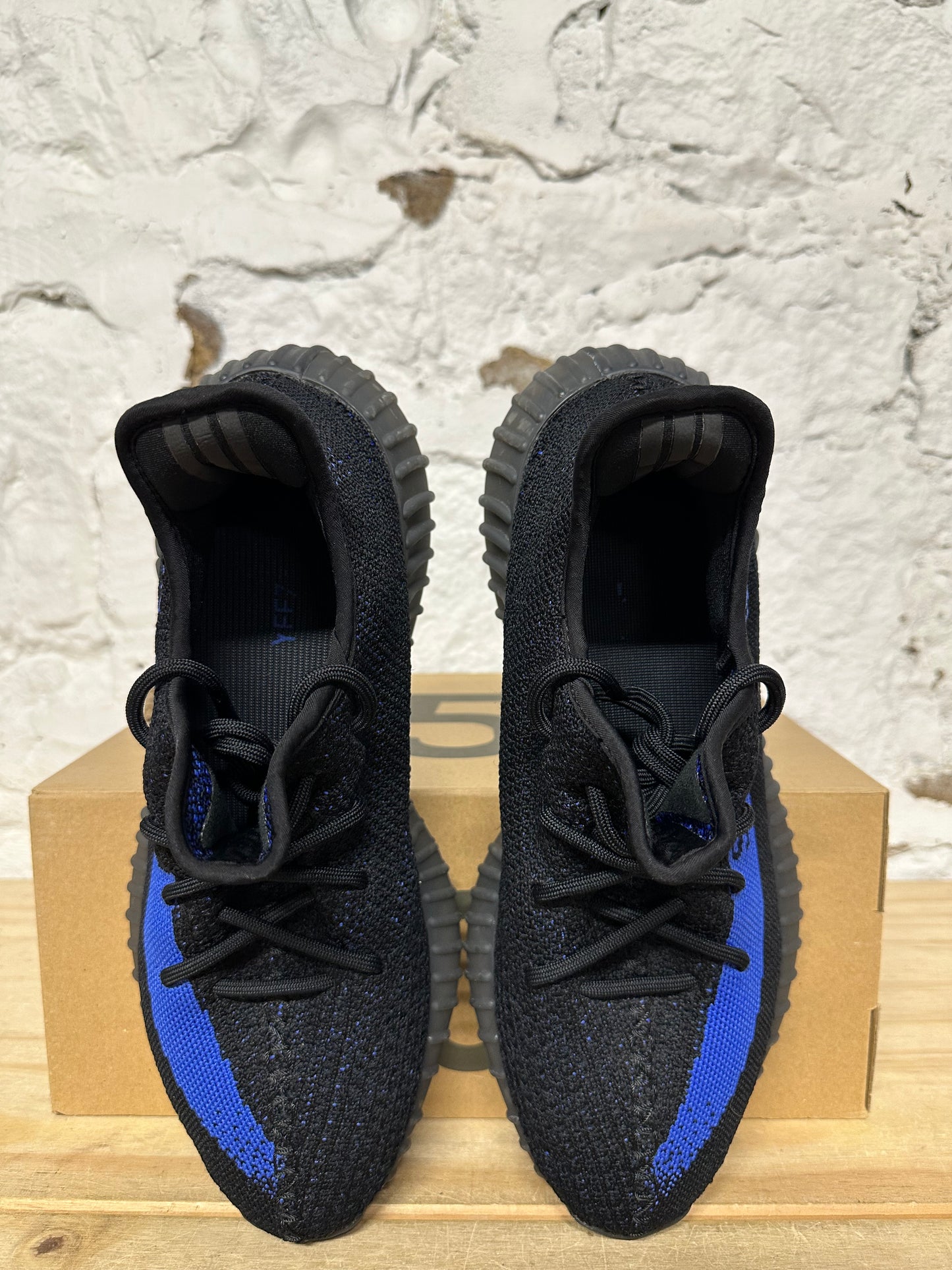 Yeezy 350 V2 Dazzling Blue Sz 10.5
