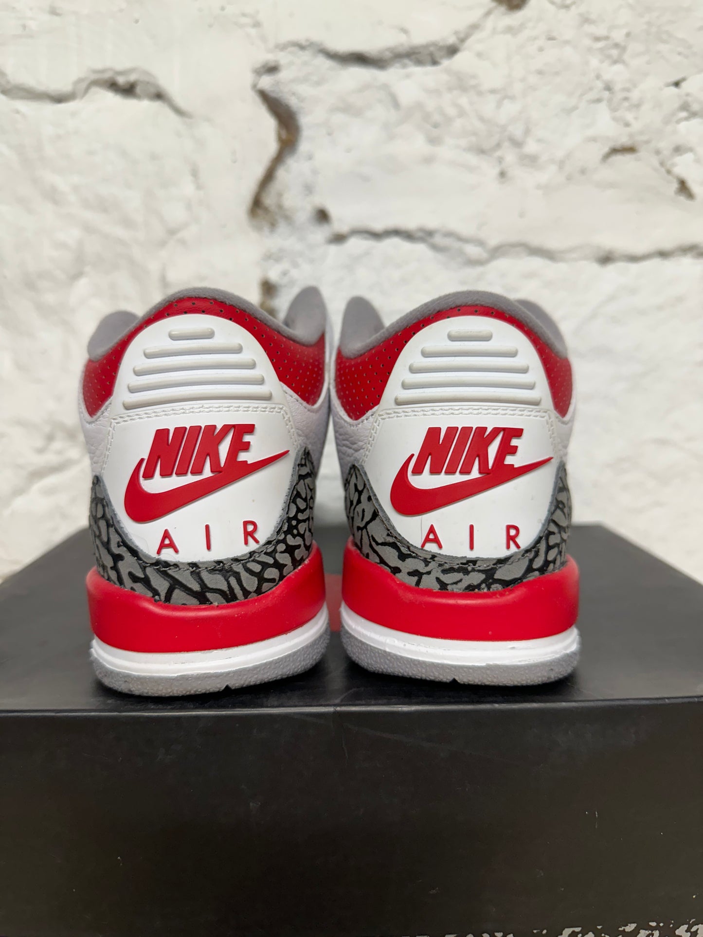 Air Jordan 3 Fire Red Sz 5.5Y
