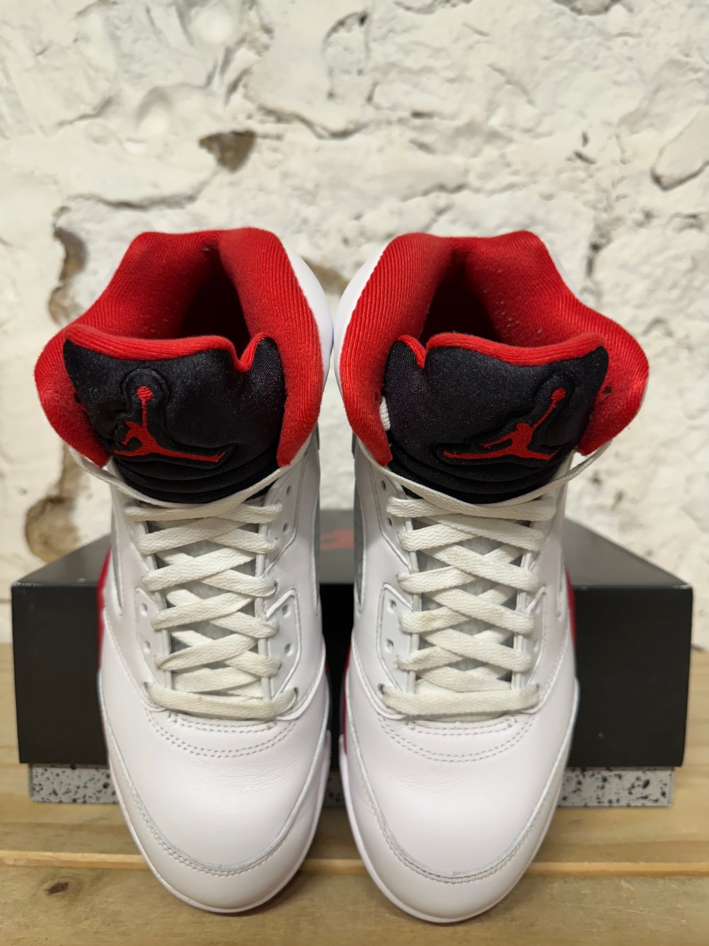 Air Jordan 5 Fire Red Black Tongue (2025) Sz 9