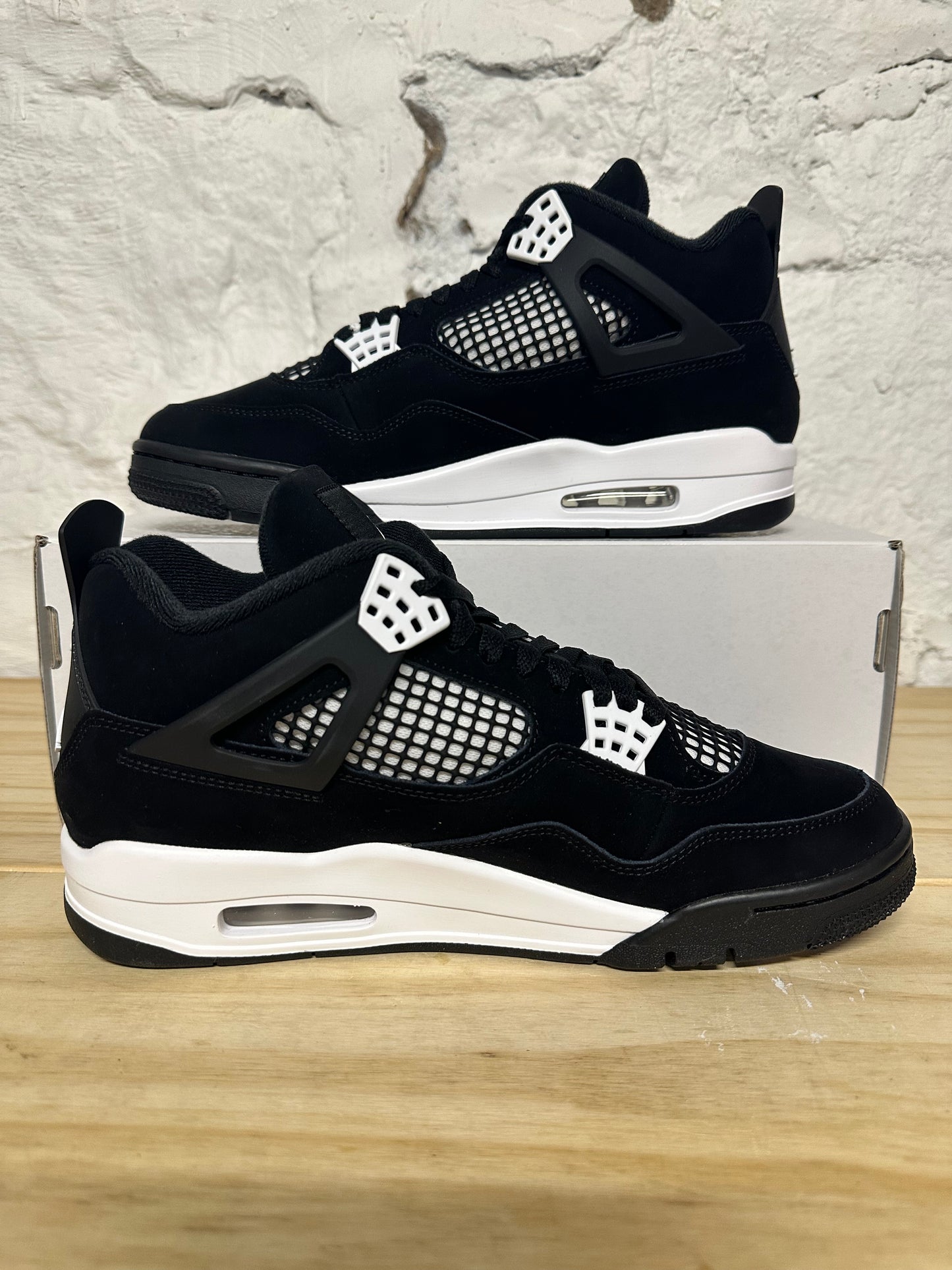 Air Jordan 4 White Thunder Sz 10 DS