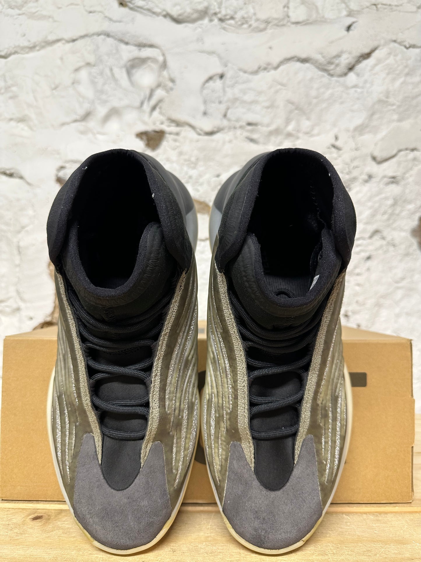 Yeezy QNTM Barium Sz 10.5