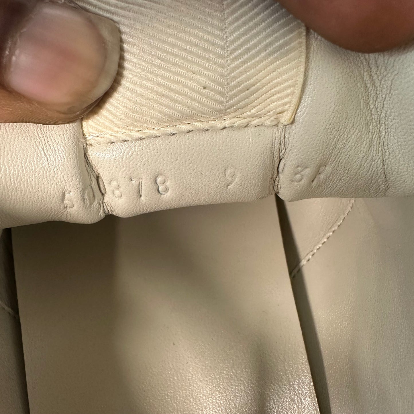 Gucci Rhyton Vintage Logo Cream Sneaker Sz 9