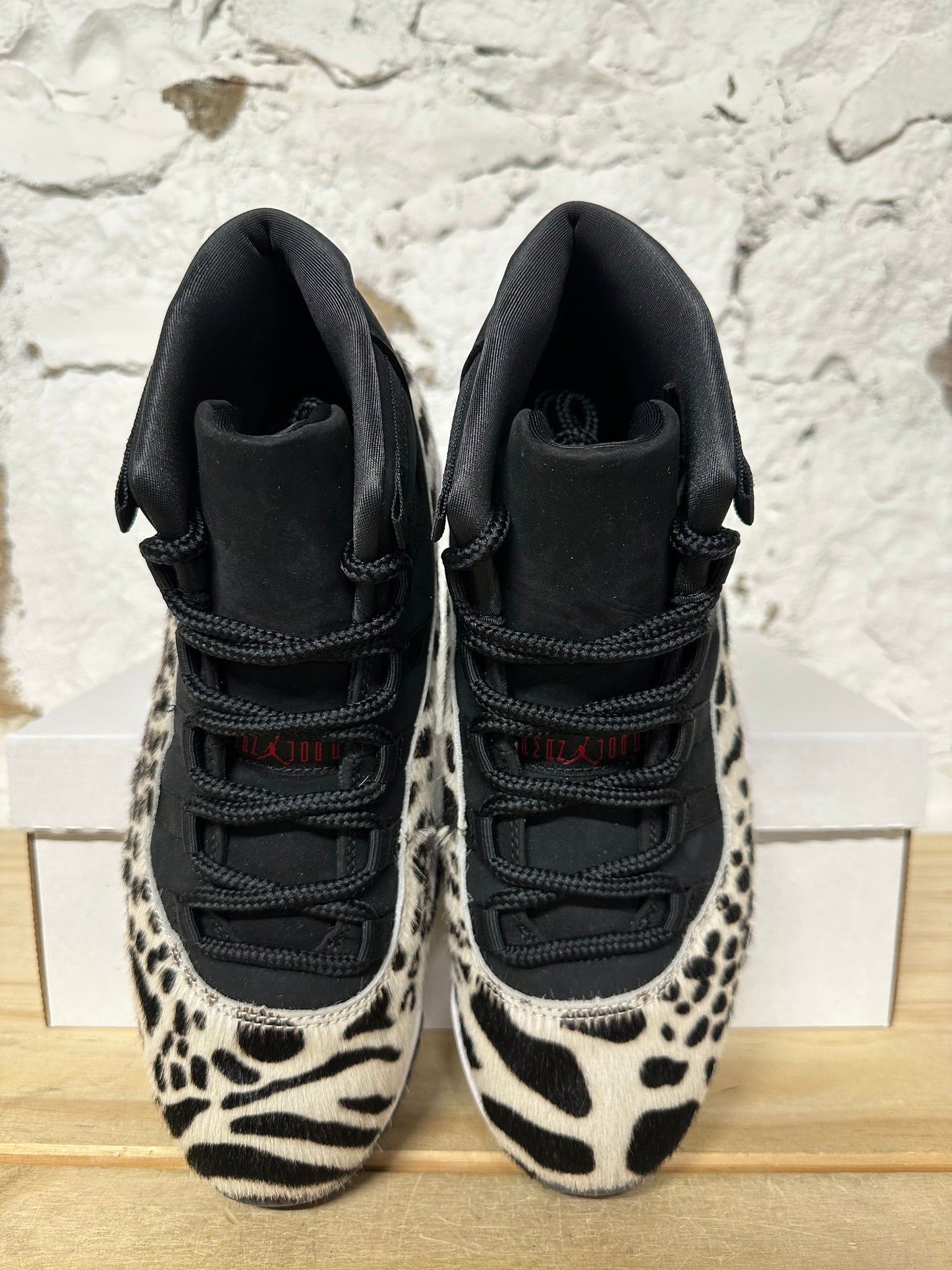 Air Jordan 11 High Animal Instinct Sz 8.5 (10W)
