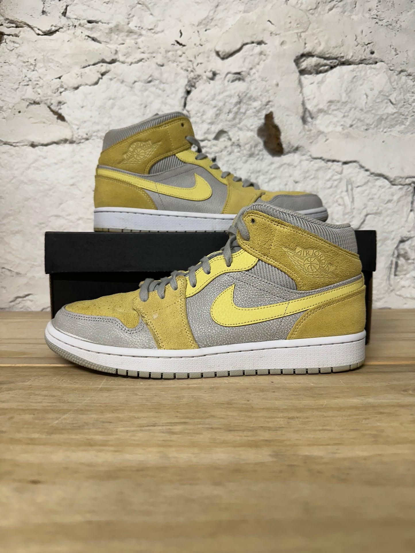 Air Jordan 1 Mid Mixed Textures Yellow Sz 10