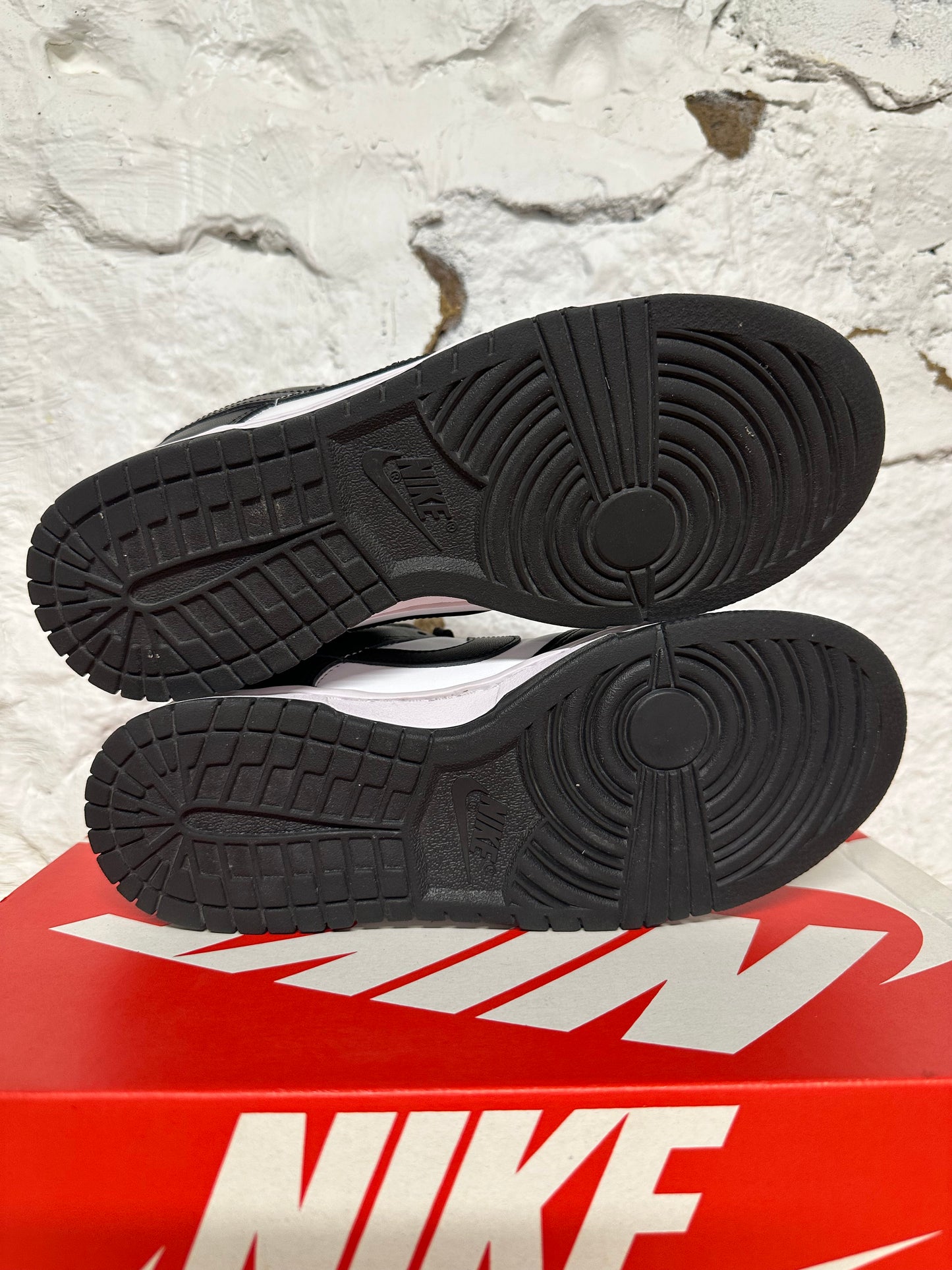 Nike Dunk Low Panda Sz 7 (8.5W)