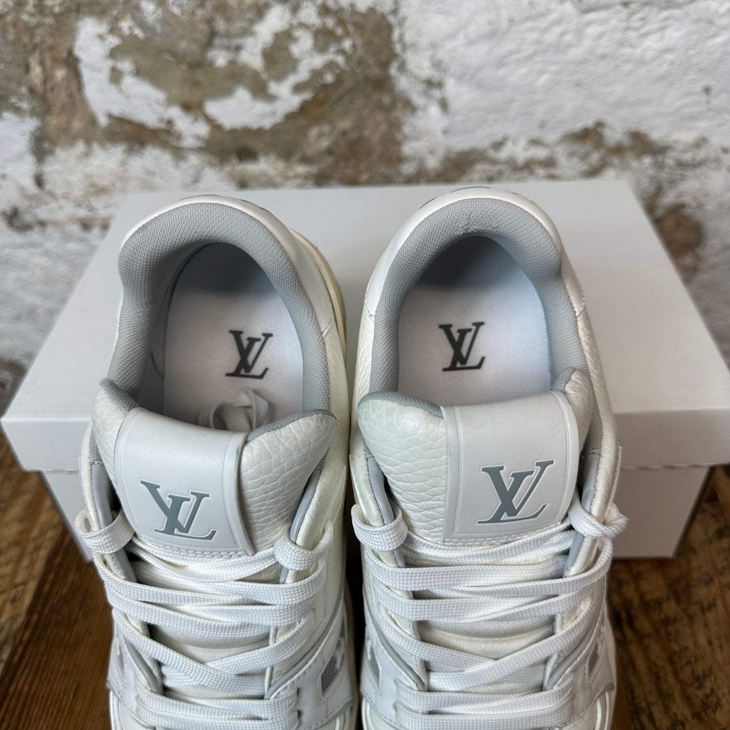 Louis Vuitton White Cream Trainer Sneaker Sz 8.5 (7LV) No Box