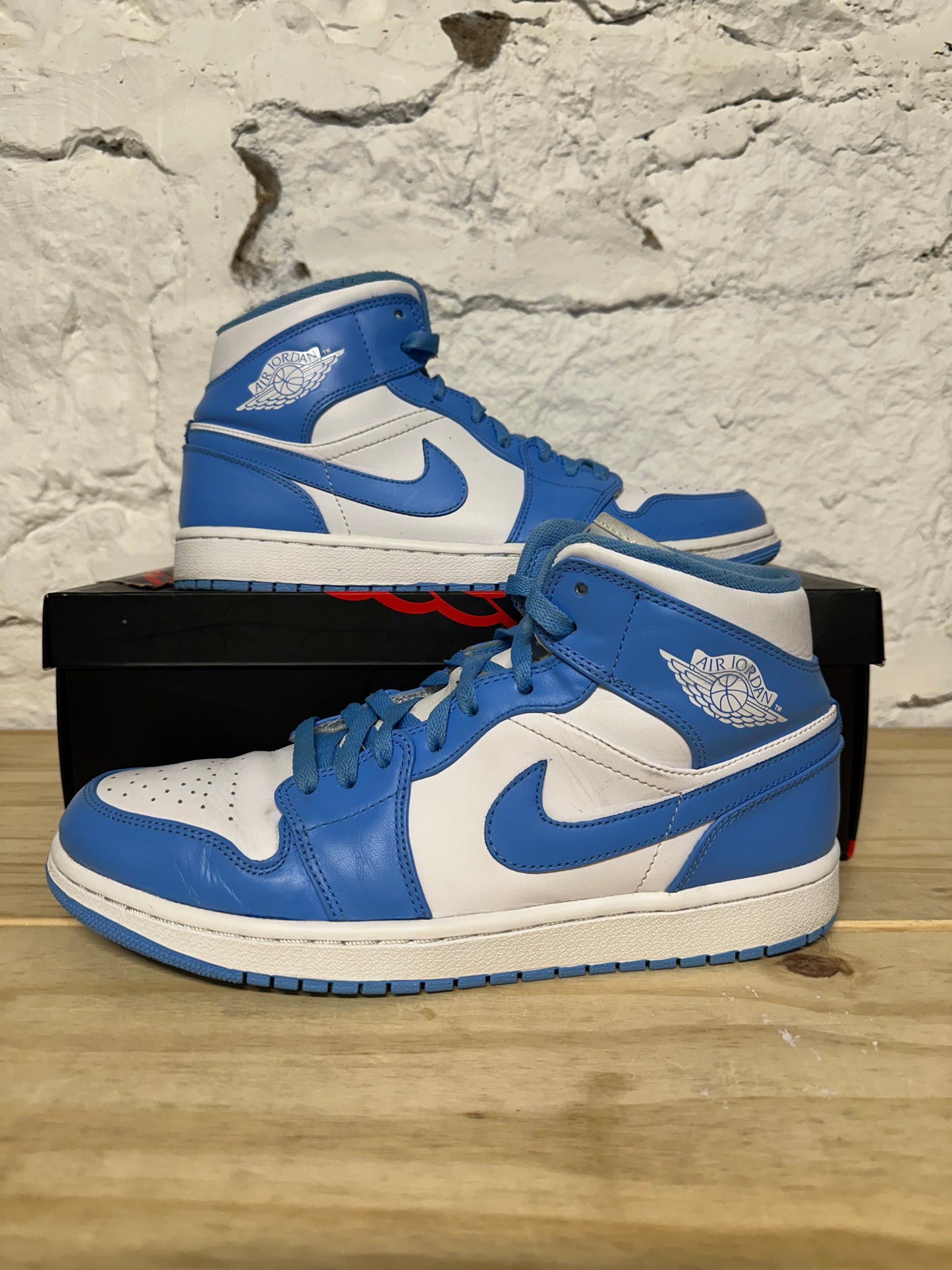 Air Jordan 1 Mid UNC Sz 10