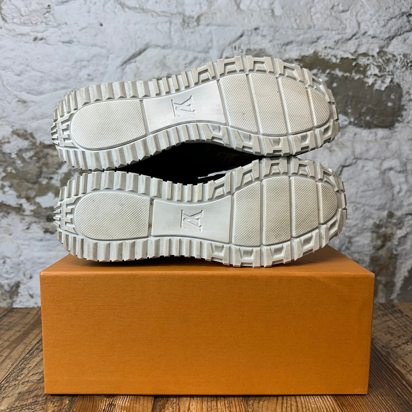 Louis Vuitton Black White Brown Monogram Runaway Sneaker Sz 8 (6.5LV)