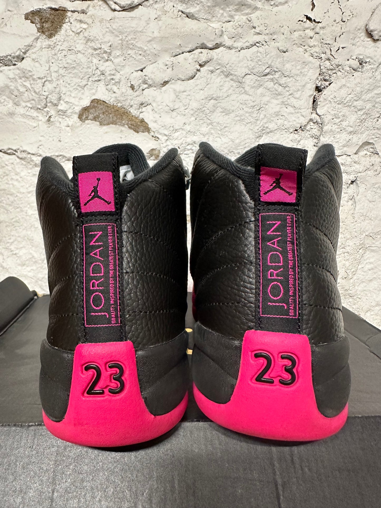 Air Jordan 12 Deadly Pink Sz 8Y