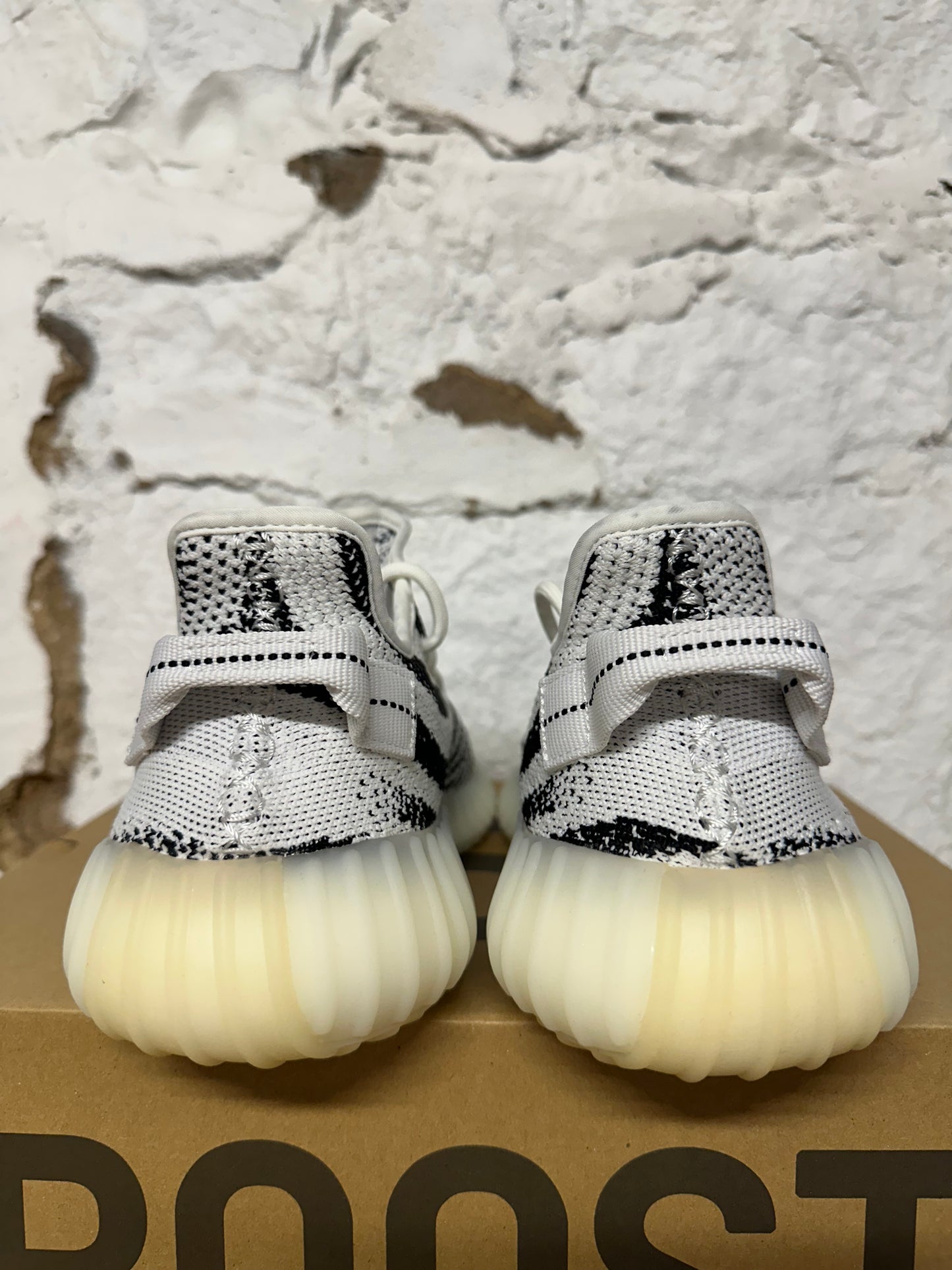 Yeezy 350 V2 Zebra Sz 9 DS