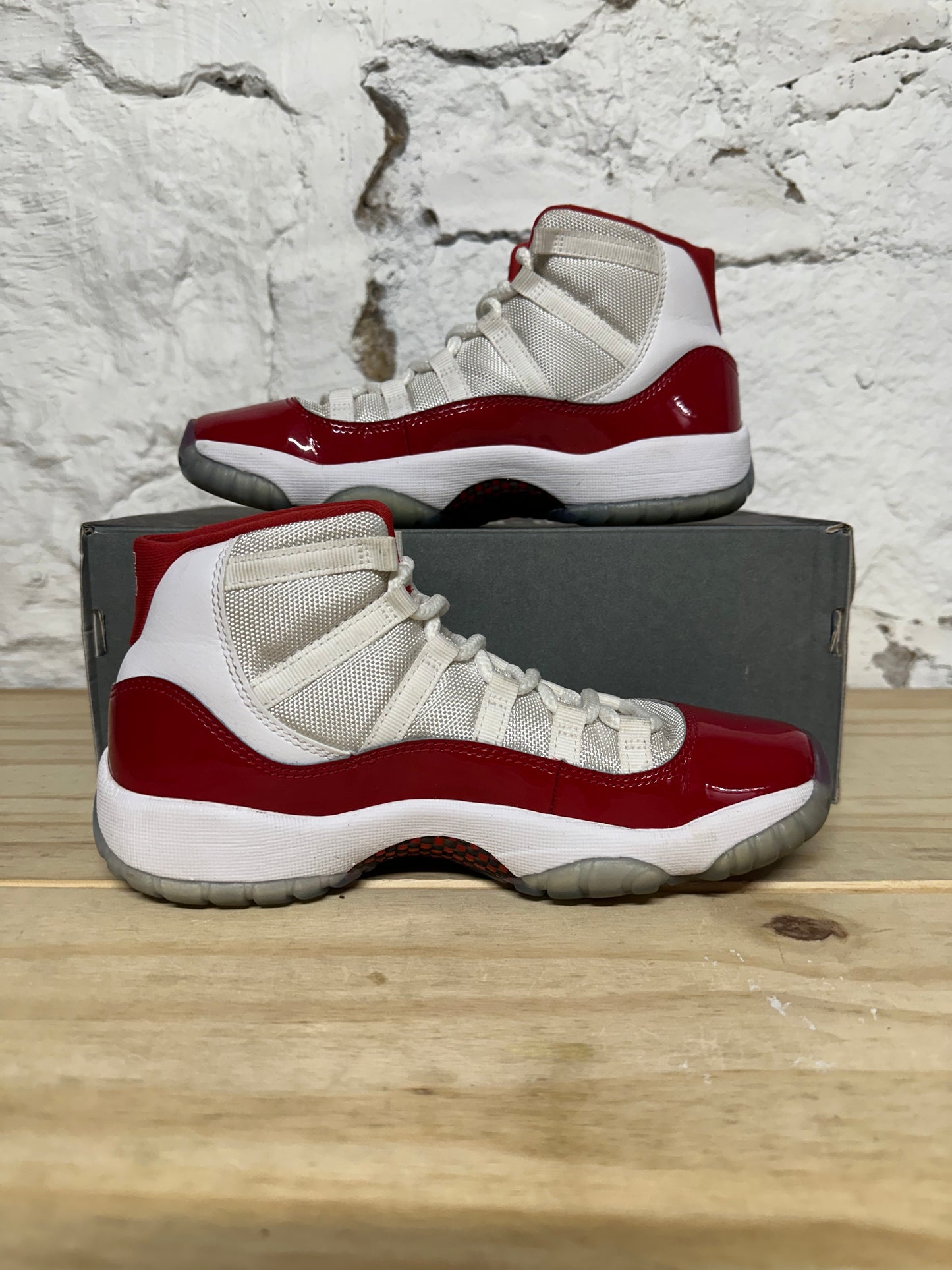 Air Jordan 11 High Cherry Sz 5Y
