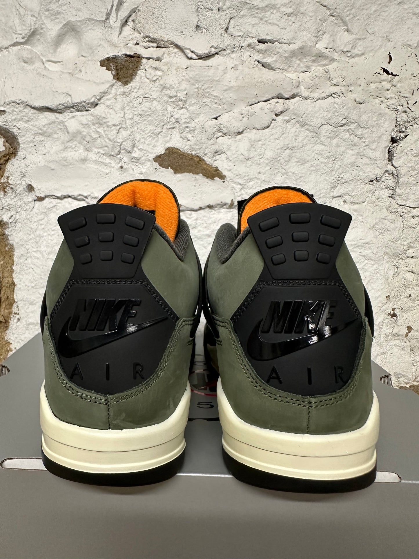 Air Jordan 4 Undefeated Sz 10 DS