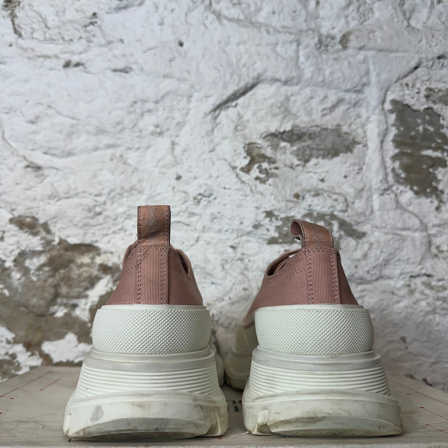Alexander Mcqueen Low Pink White Tread Boot Sneaker Sz 7 (40)